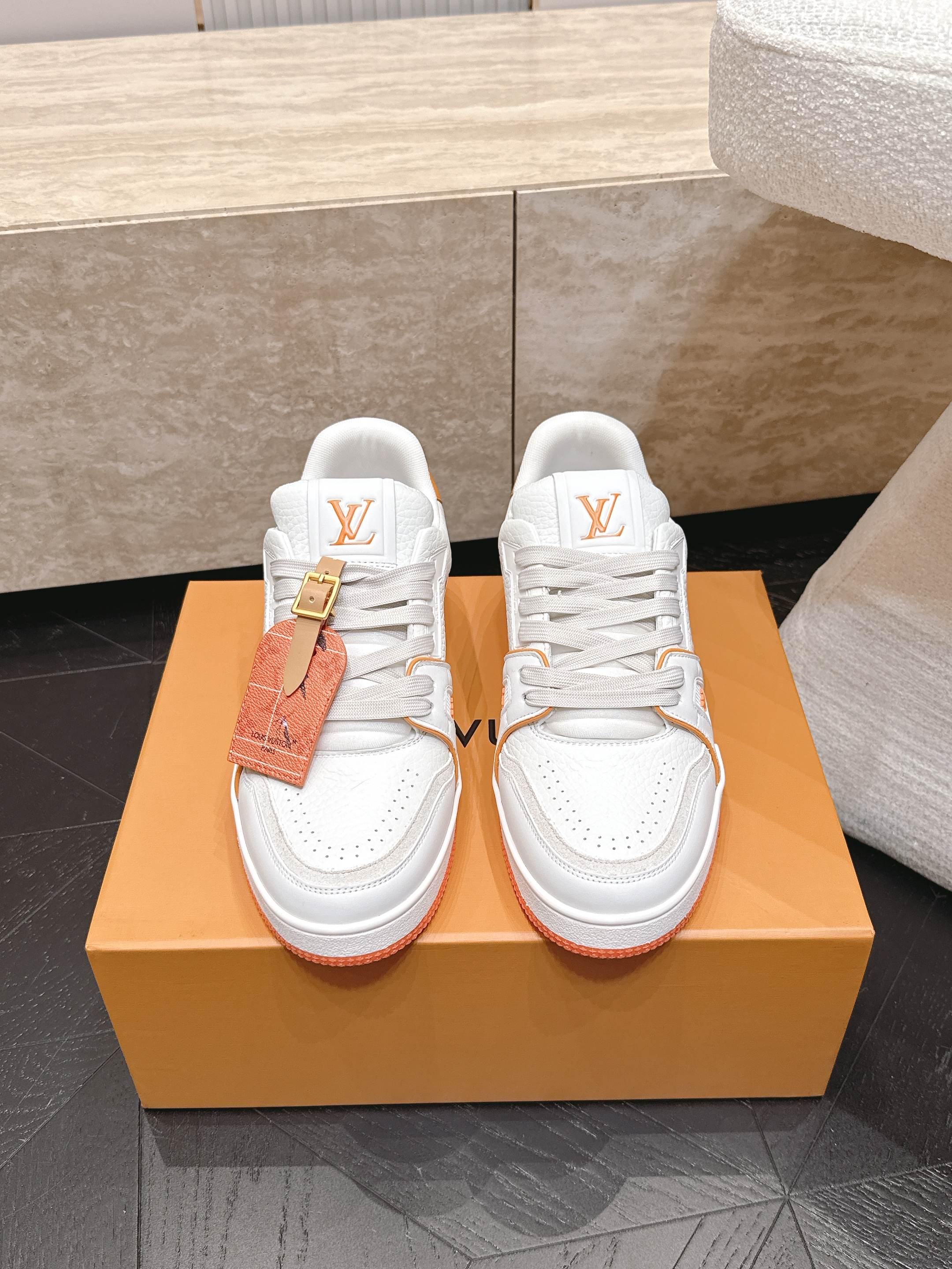 顶级版本: 情侣款 新色系! LV trainer~~全新升级版~~经典回归❗ 情侣款,滑板鞋,篮球鞋,运动鞋…… LV 顶级版本: 情侣款 新色系! LV trainer~~全新升级版~~经典回归❗ 情侣款,滑板鞋,篮球鞋,运动鞋…… LV