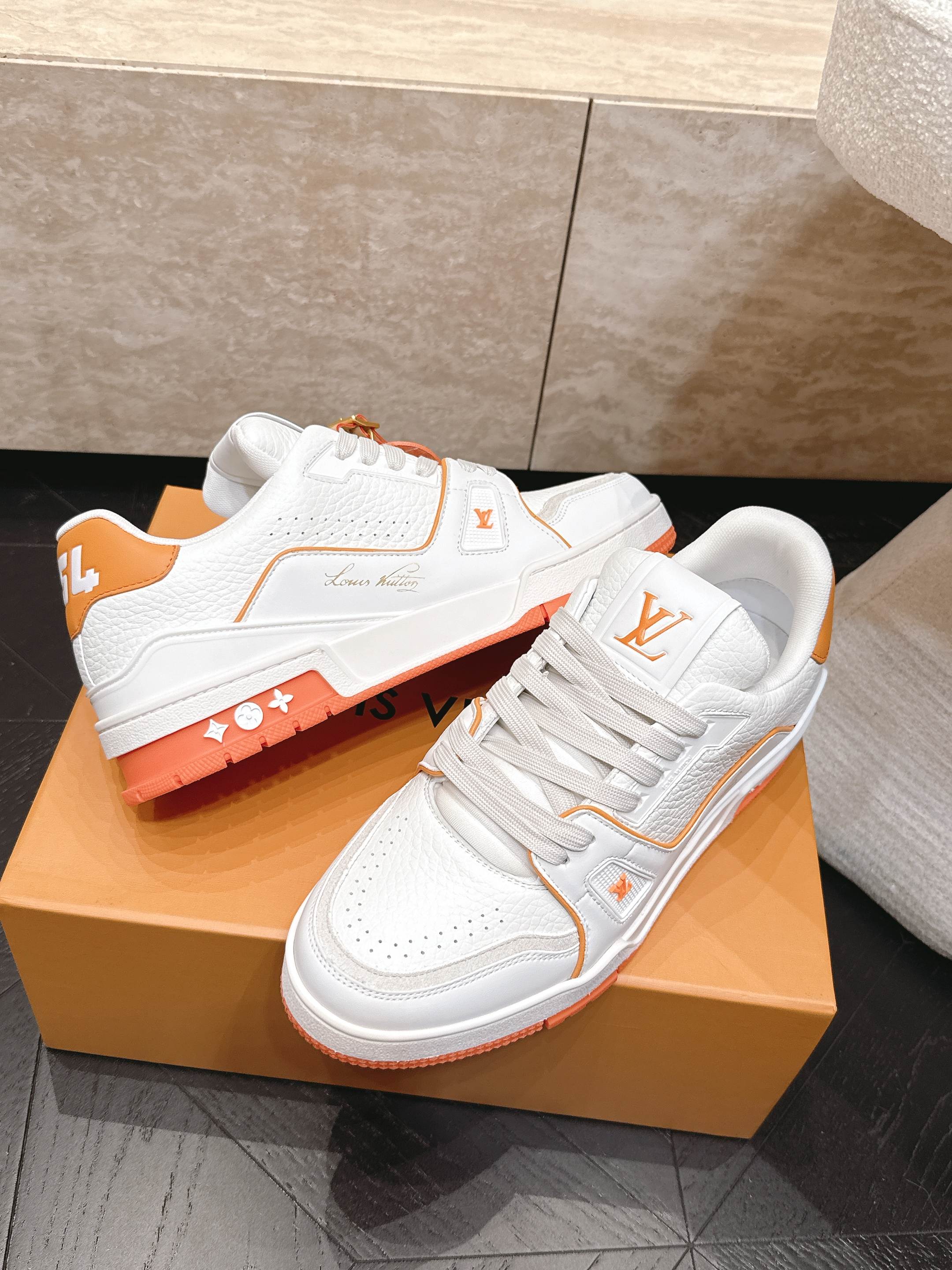 顶级版本: 情侣款 新色系! LV trainer~~全新升级版~~经典回归❗ 情侣款,滑板鞋,篮球鞋,运动鞋…… LV 顶级版本: 情侣款 新色系! LV trainer~~全新升级版~~经典回归❗ 情侣款,滑板鞋,篮球鞋,运动鞋…… LV