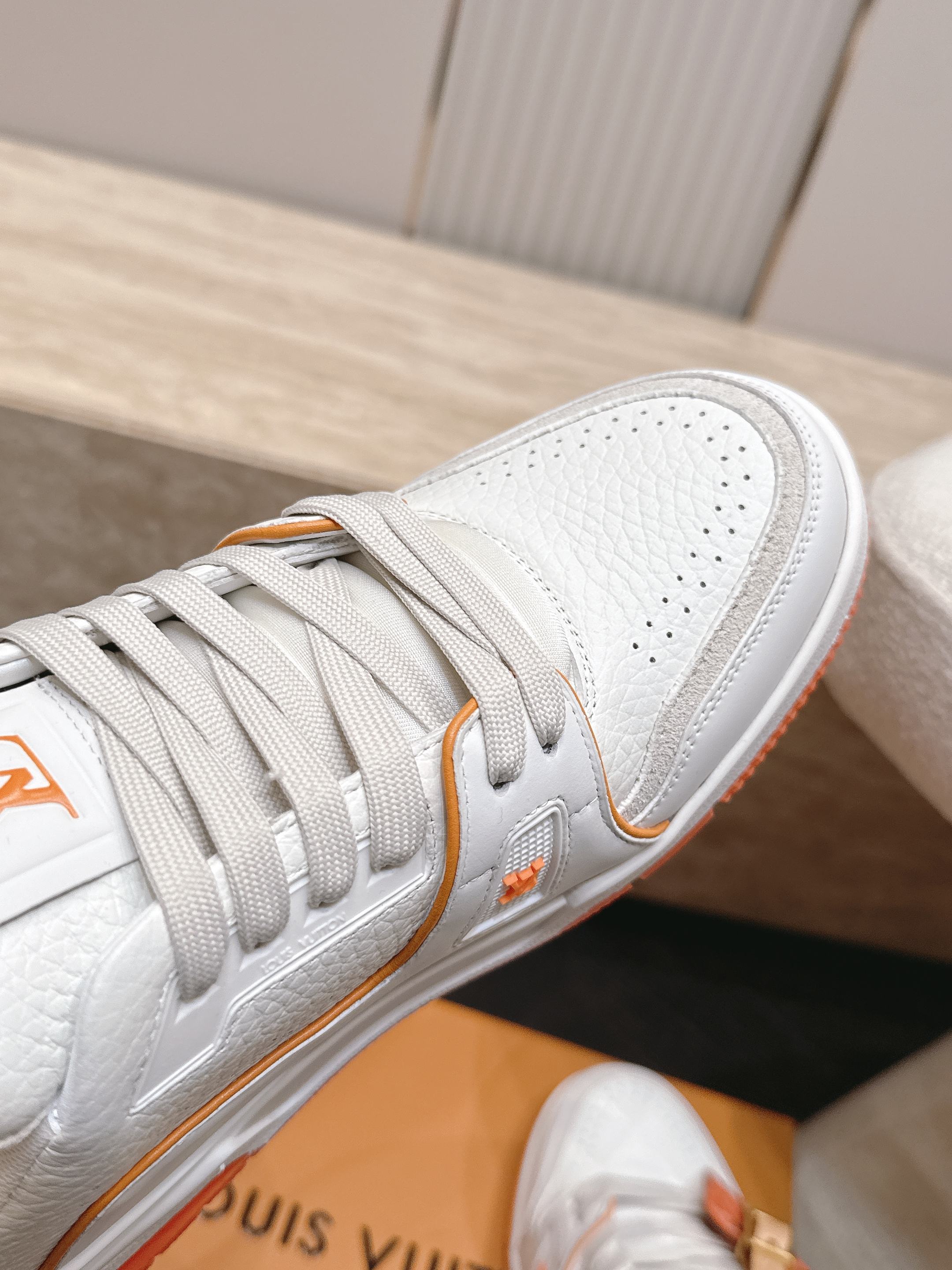 顶级版本: 情侣款 新色系! LV trainer~~全新升级版~~经典回归❗ 情侣款,滑板鞋,篮球鞋,运动鞋…… LV 顶级版本: 情侣款 新色系! LV trainer~~全新升级版~~经典回归❗ 情侣款,滑板鞋,篮球鞋,运动鞋…… LV