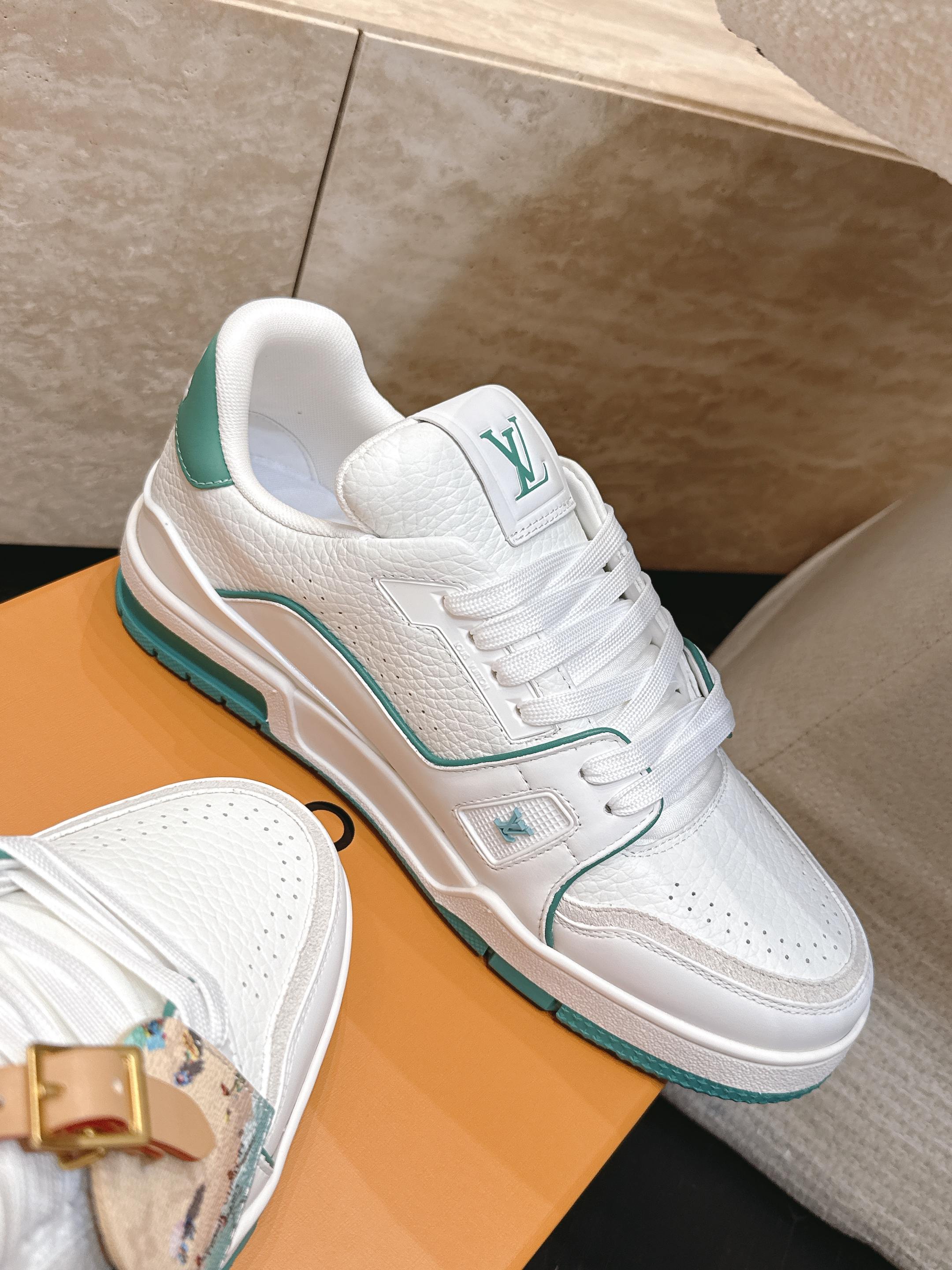 顶级版本: 情侣款 新色系! LV trainer~~全新升级版~~经典回归❗ 情侣款,滑板鞋,篮球鞋,运动鞋…… LV 顶级版本: 情侣款 新色系! LV trainer~~全新升级版~~经典回归❗ 情侣款,滑板鞋,篮球鞋,运动鞋…… LV