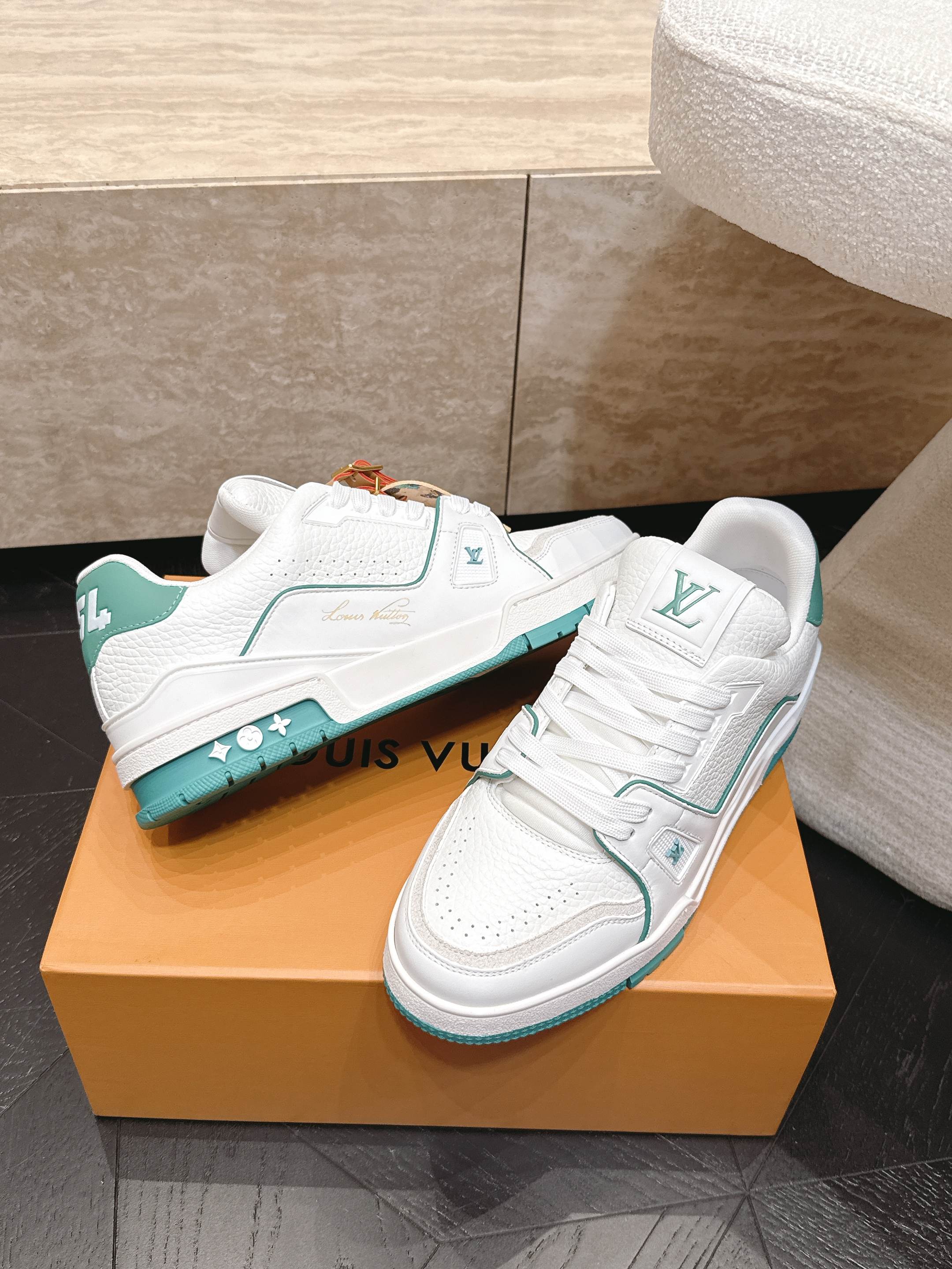 顶级版本: 情侣款 新色系! LV trainer~~全新升级版~~经典回归❗ 情侣款,滑板鞋,篮球鞋,运动鞋…… LV 顶级版本: 情侣款 新色系! LV trainer~~全新升级版~~经典回归❗ 情侣款,滑板鞋,篮球鞋,运动鞋…… LV