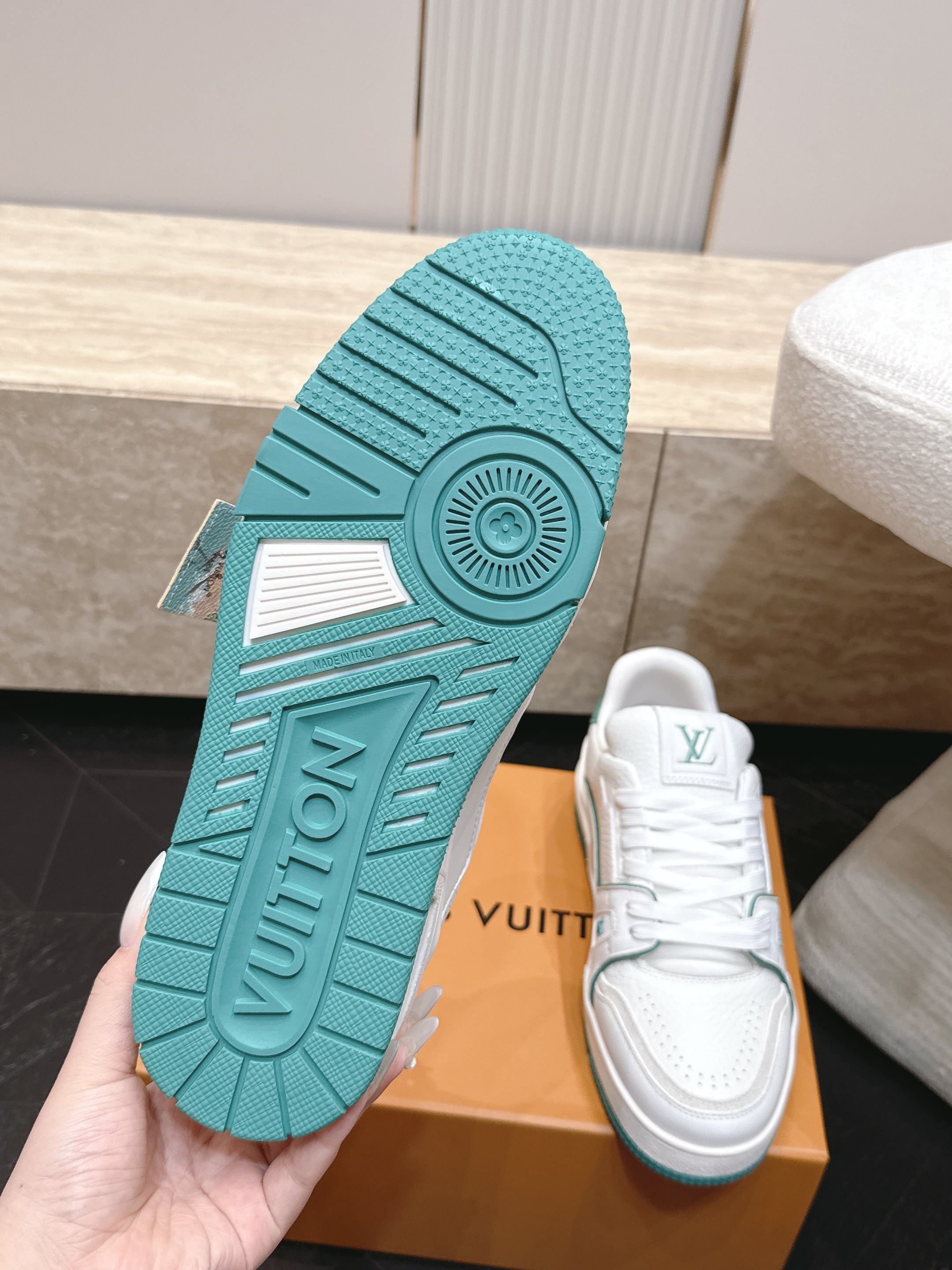 顶级版本: 情侣款 新色系! LV trainer~~全新升级版~~经典回归❗ 情侣款,滑板鞋,篮球鞋,运动鞋…… LV 顶级版本: 情侣款 新色系! LV trainer~~全新升级版~~经典回归❗ 情侣款,滑板鞋,篮球鞋,运动鞋…… LV