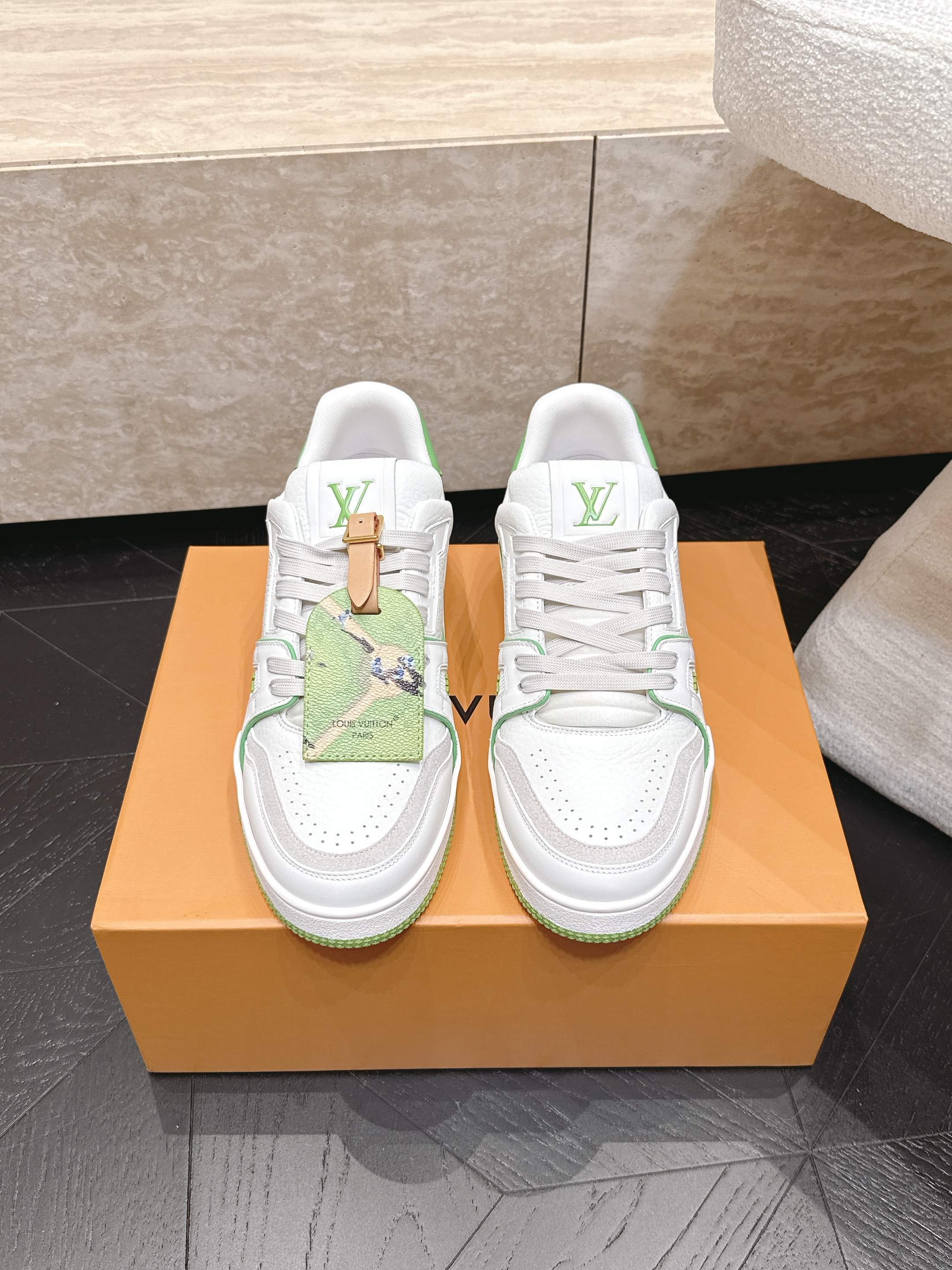 顶级版本: 情侣款 新色系! LV trainer~~全新升级版~~经典回归❗ 情侣款,滑板鞋,篮球鞋,运动鞋…… LV 顶级版本: 情侣款 新色系! LV trainer~~全新升级版~~经典回归❗ 情侣款,滑板鞋,篮球鞋,运动鞋…… LV