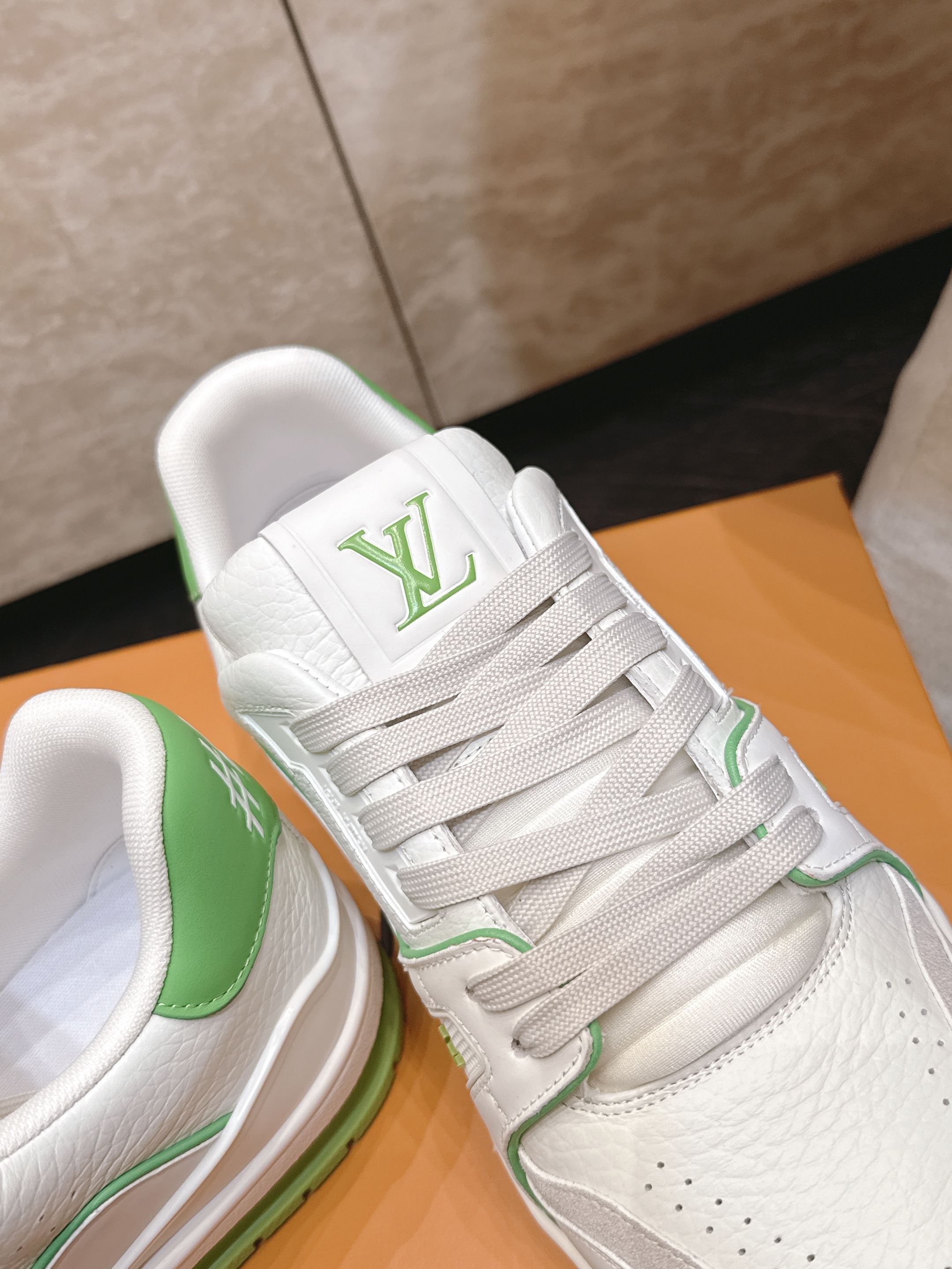 顶级版本: 情侣款 新色系! LV trainer~~全新升级版~~经典回归❗ 情侣款,滑板鞋,篮球鞋,运动鞋…… LV 顶级版本: 情侣款 新色系! LV trainer~~全新升级版~~经典回归❗ 情侣款,滑板鞋,篮球鞋,运动鞋…… LV