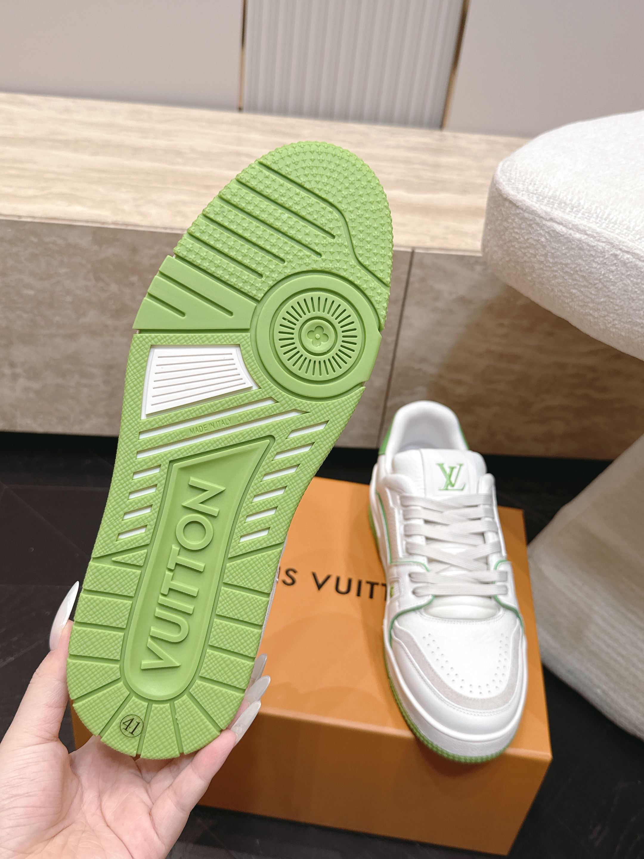 顶级版本: 情侣款 新色系! LV trainer~~全新升级版~~经典回归❗ 情侣款,滑板鞋,篮球鞋,运动鞋…… LV 顶级版本: 情侣款 新色系! LV trainer~~全新升级版~~经典回归❗ 情侣款,滑板鞋,篮球鞋,运动鞋…… LV
