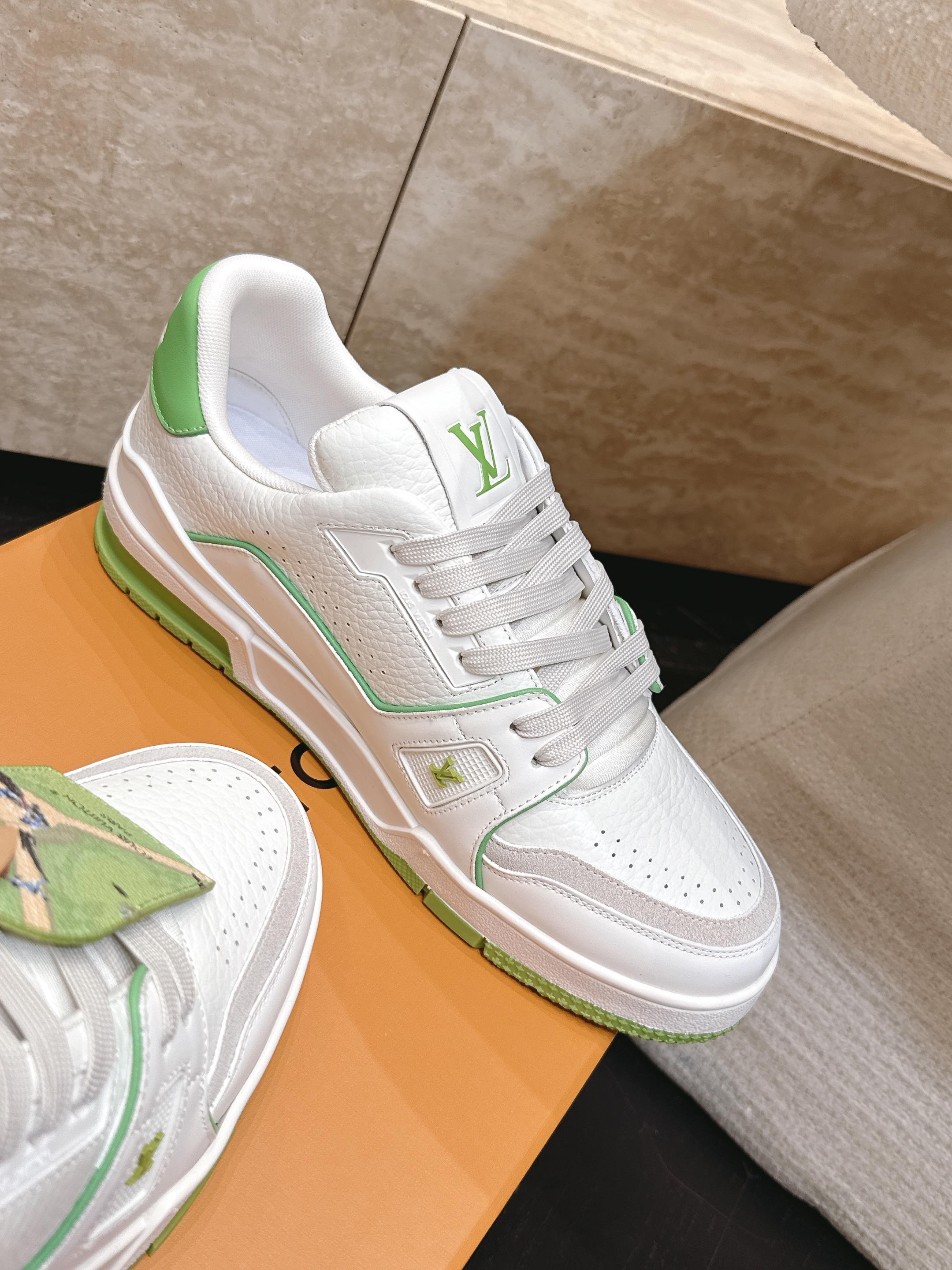 顶级版本: 情侣款 新色系! LV trainer~~全新升级版~~经典回归❗ 情侣款,滑板鞋,篮球鞋,运动鞋…… LV 顶级版本: 情侣款 新色系! LV trainer~~全新升级版~~经典回归❗ 情侣款,滑板鞋,篮球鞋,运动鞋…… LV