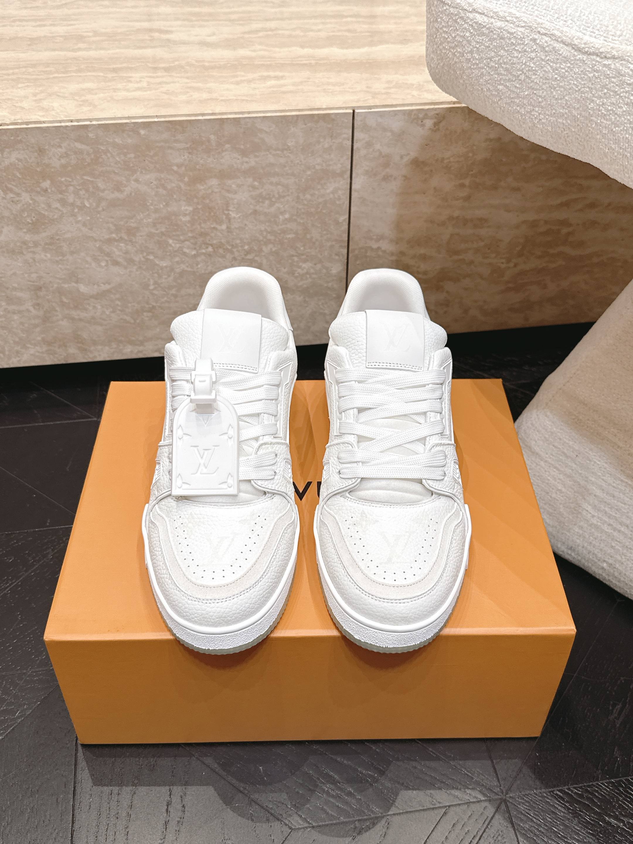 顶级版本: 情侣款 新色系! LV trainer~~全新升级版~~经典回归❗ 情侣款,滑板鞋,篮球鞋,运动鞋…… LV 顶级版本: 情侣款 新色系! LV trainer~~全新升级版~~经典回归❗ 情侣款,滑板鞋,篮球鞋,运动鞋…… LV