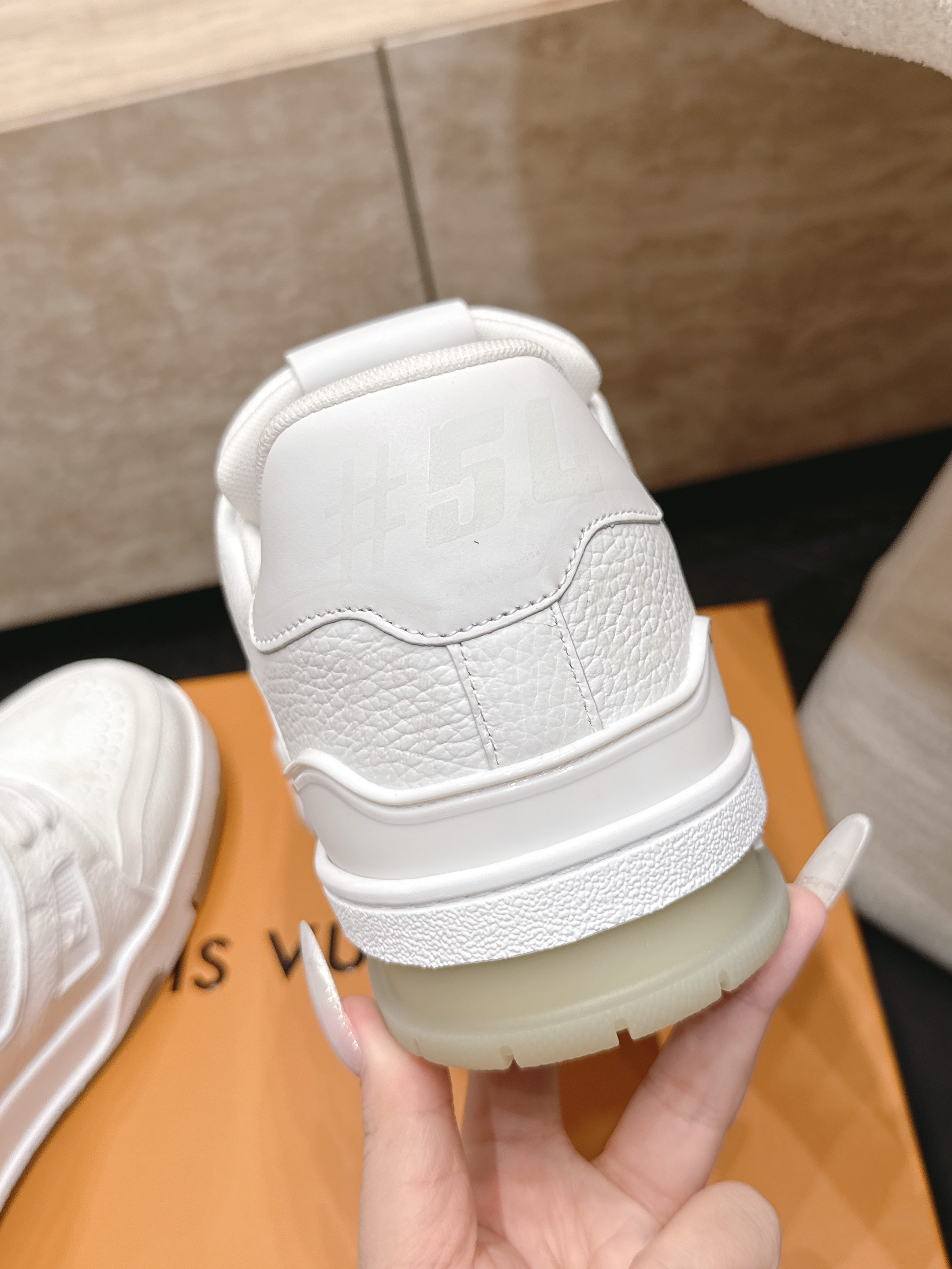顶级版本: 情侣款 新色系! LV trainer~~全新升级版~~经典回归❗ 情侣款,滑板鞋,篮球鞋,运动鞋…… LV 顶级版本: 情侣款 新色系! LV trainer~~全新升级版~~经典回归❗ 情侣款,滑板鞋,篮球鞋,运动鞋…… LV