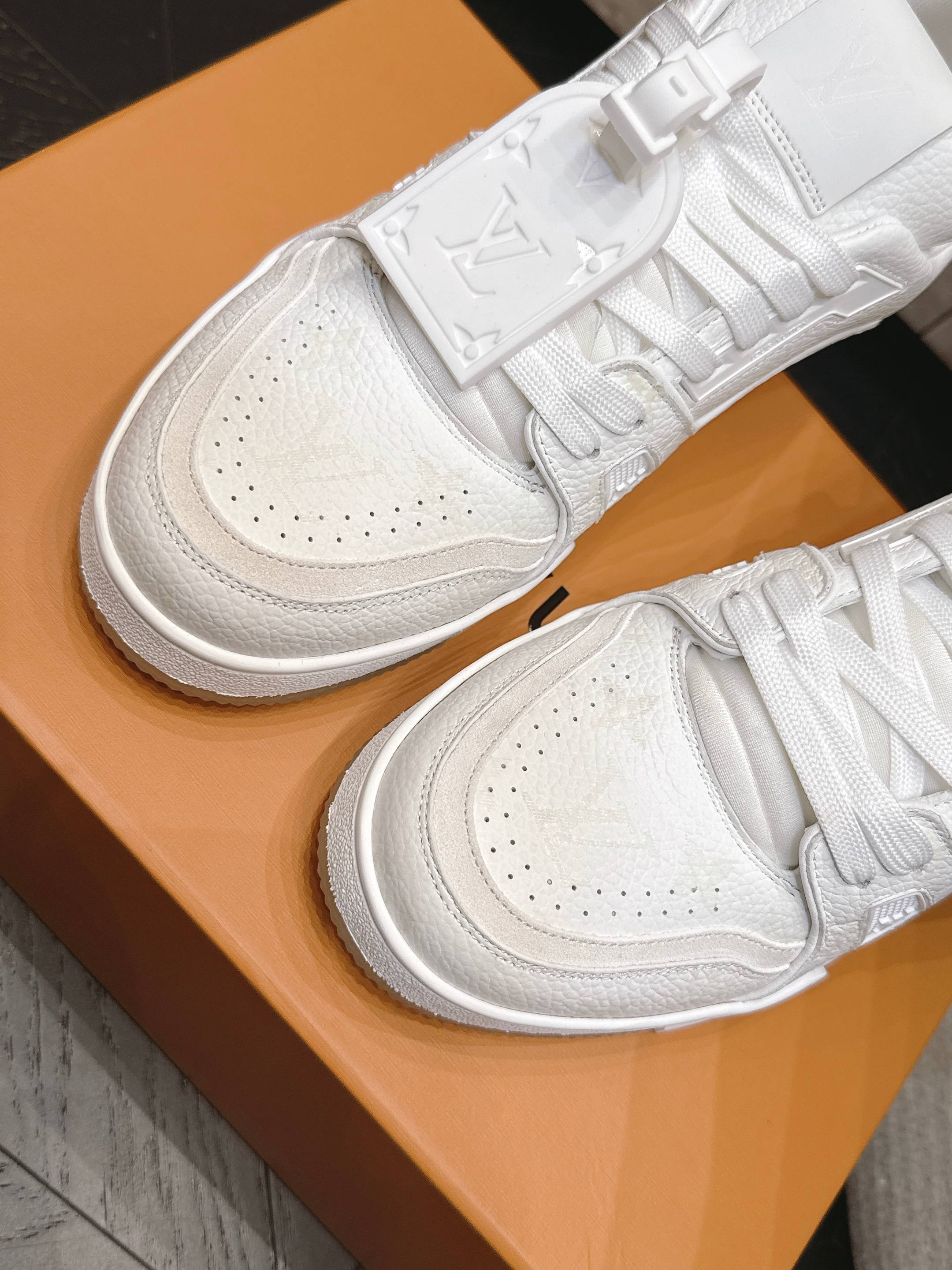 顶级版本: 情侣款 新色系! LV trainer~~全新升级版~~经典回归❗ 情侣款,滑板鞋,篮球鞋,运动鞋…… LV 顶级版本: 情侣款 新色系! LV trainer~~全新升级版~~经典回归❗ 情侣款,滑板鞋,篮球鞋,运动鞋…… LV
