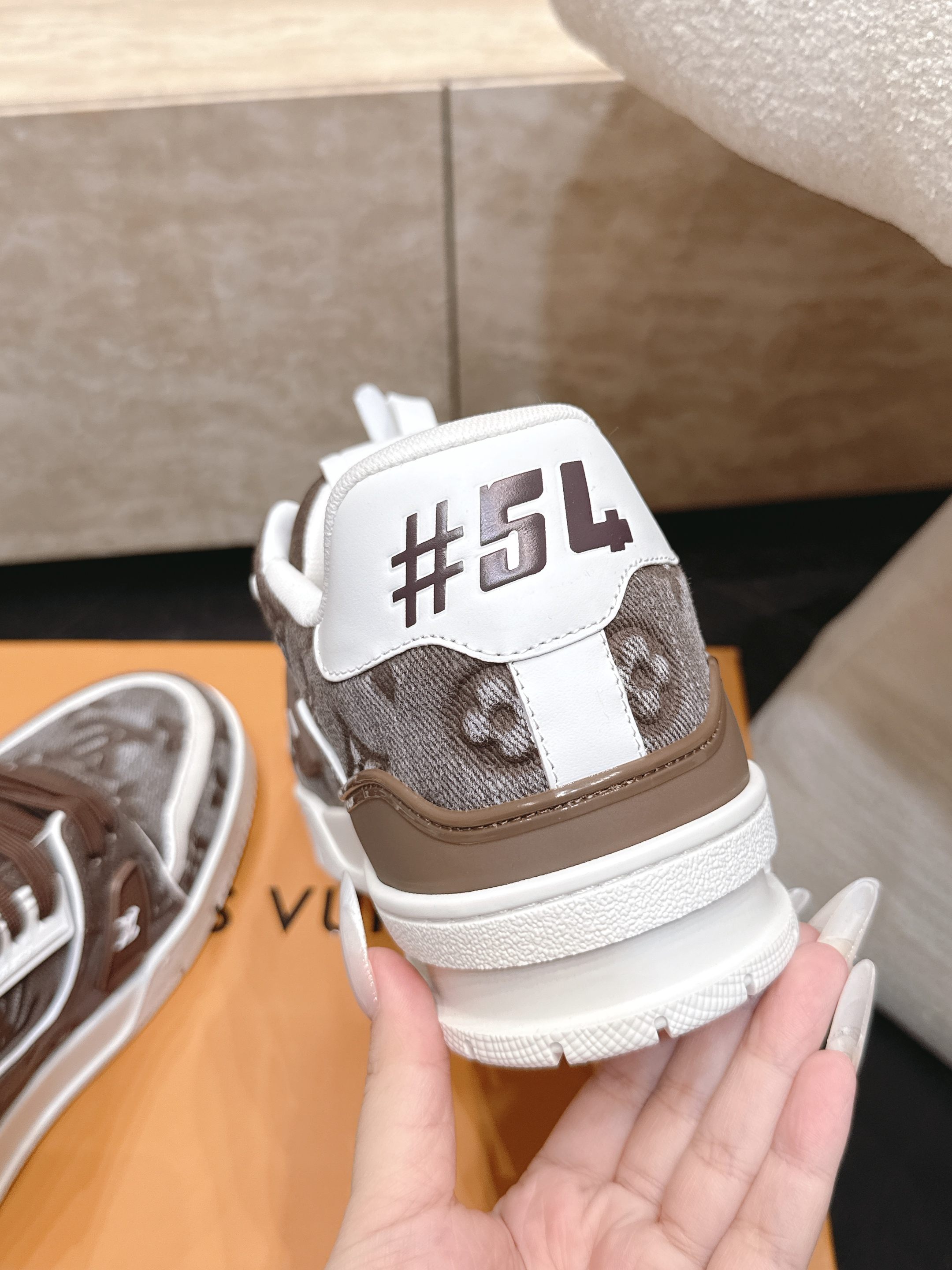 顶级版本: 情侣款 新色系! LV trainer~~全新升级版~~经典回归❗ 情侣款,滑板鞋,篮球鞋,运动鞋…… LV 顶级版本: 情侣款 新色系! LV trainer~~全新升级版~~经典回归❗ 情侣款,滑板鞋,篮球鞋,运动鞋…… LV