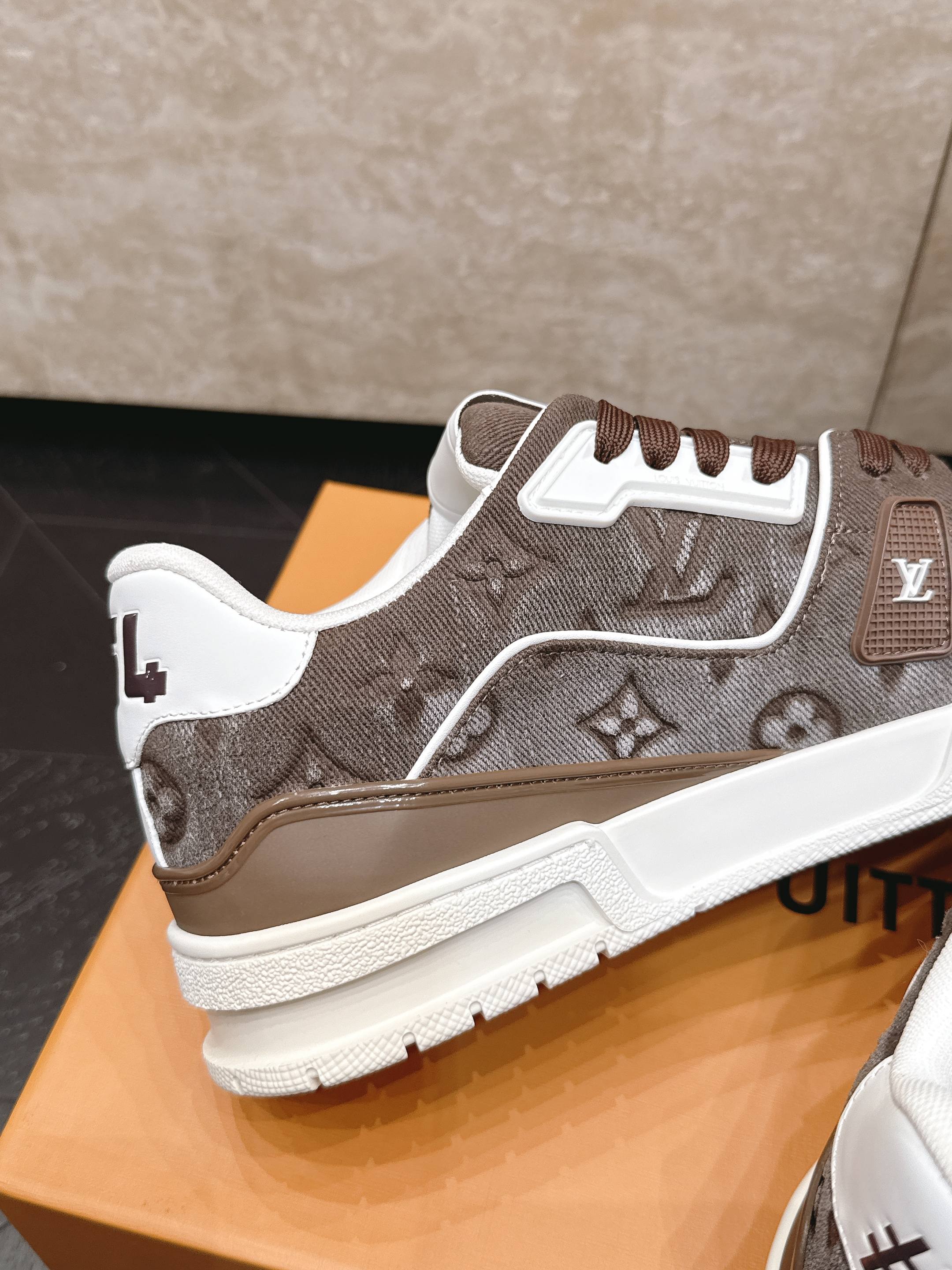 顶级版本: 情侣款 新色系! LV trainer~~全新升级版~~经典回归❗ 情侣款,滑板鞋,篮球鞋,运动鞋…… LV 顶级版本: 情侣款 新色系! LV trainer~~全新升级版~~经典回归❗ 情侣款,滑板鞋,篮球鞋,运动鞋…… LV