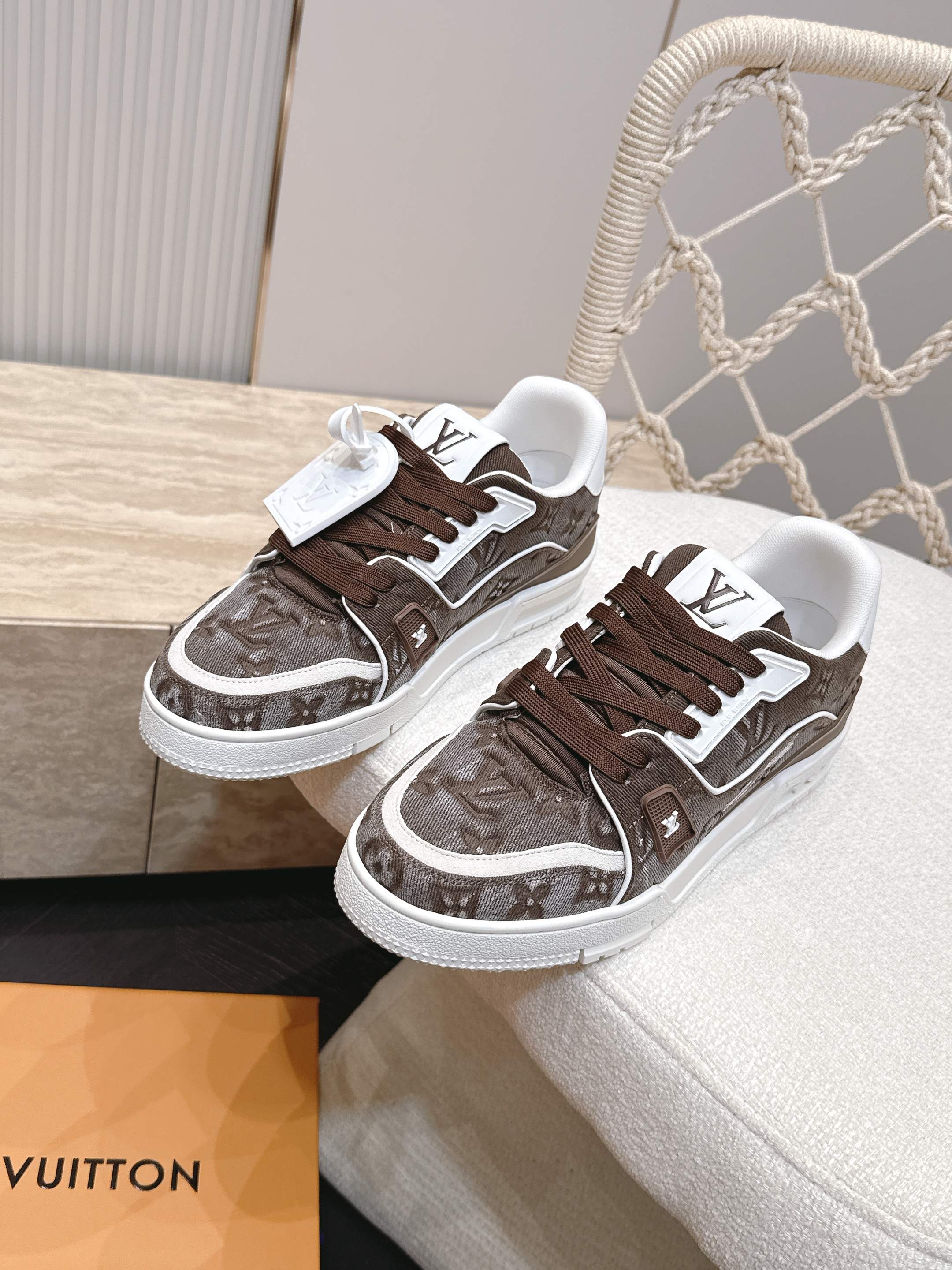 顶级版本: 情侣款 新色系! LV trainer~~全新升级版~~经典回归❗ 情侣款,滑板鞋,篮球鞋,运动鞋…… LV 顶级版本: 情侣款 新色系! LV trainer~~全新升级版~~经典回归❗ 情侣款,滑板鞋,篮球鞋,运动鞋…… LV