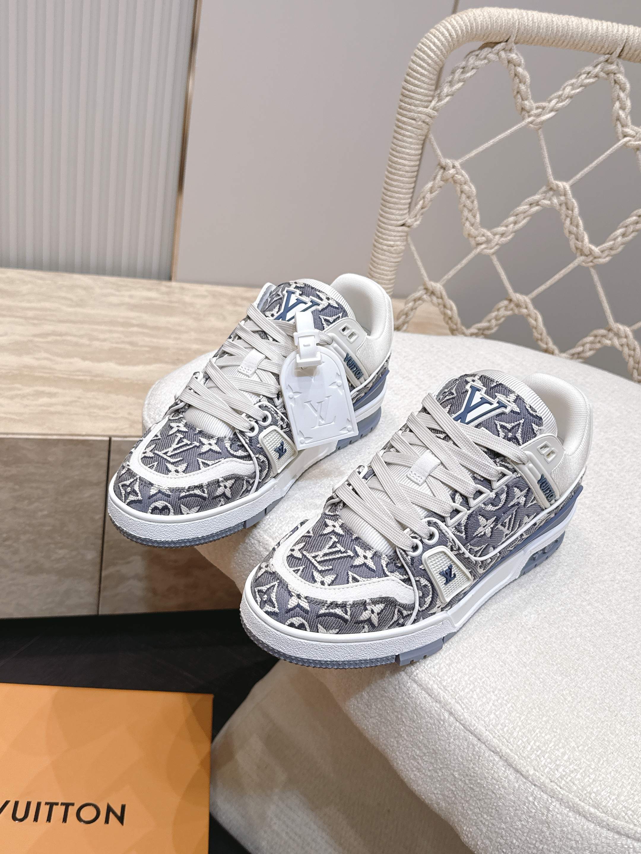 顶级版本: 情侣款 新色系! LV trainer~~全新升级版~~经典回归❗ 情侣款,滑板鞋,篮球鞋,运动鞋…… LV 顶级版本: 情侣款 新色系! LV trainer~~全新升级版~~经典回归❗ 情侣款,滑板鞋,篮球鞋,运动鞋…… LV