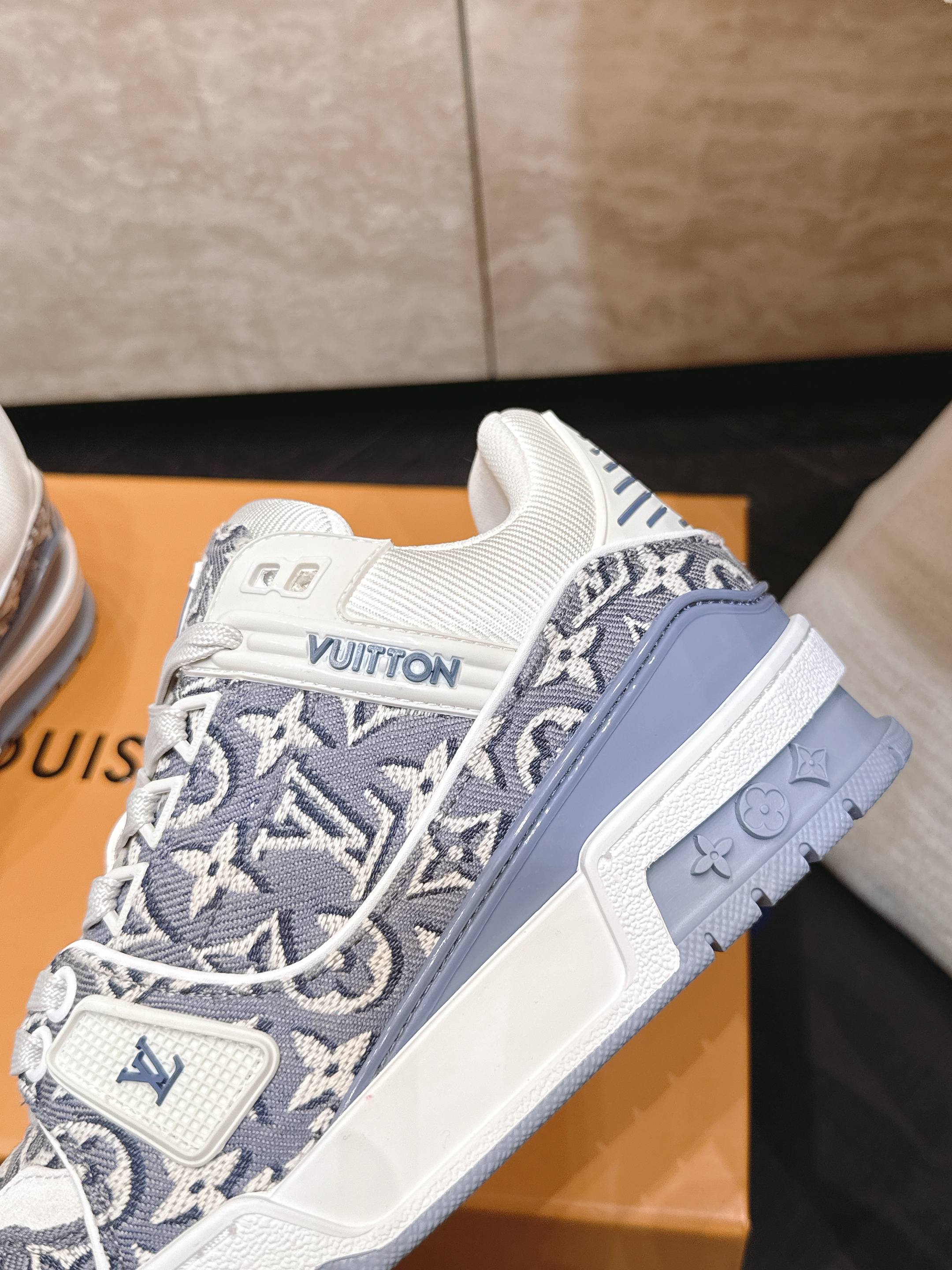 顶级版本: 情侣款 新色系! LV trainer~~全新升级版~~经典回归❗ 情侣款,滑板鞋,篮球鞋,运动鞋…… LV 顶级版本: 情侣款 新色系! LV trainer~~全新升级版~~经典回归❗ 情侣款,滑板鞋,篮球鞋,运动鞋…… LV