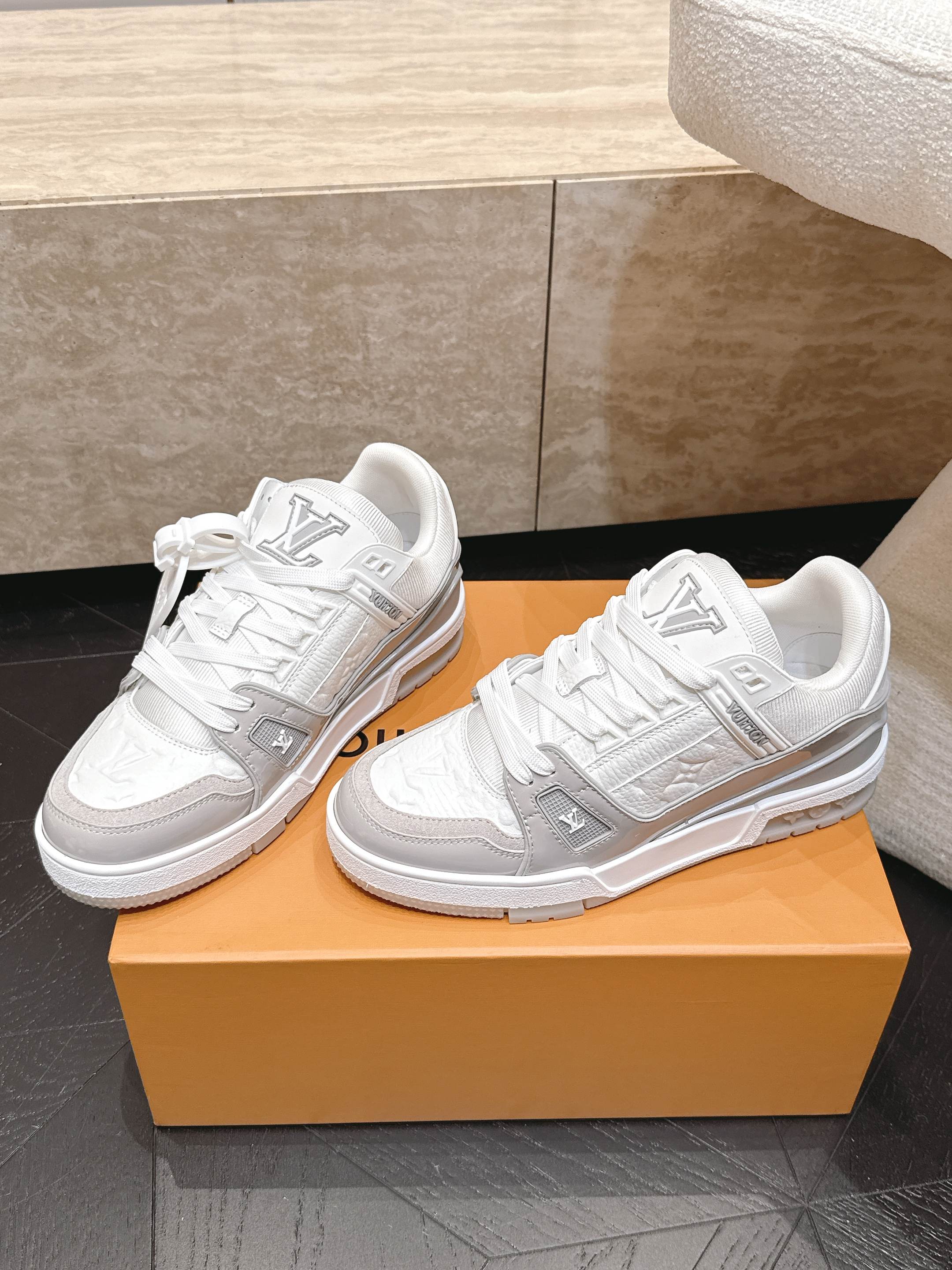 顶级版本： 情侣款 新色系！ LV trainer~~全新升级版~~经典回归❗ 情侣款，滑板鞋，篮球鞋，运动鞋…… LV