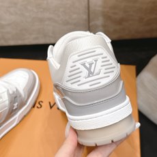 顶级版本: 情侣款 新色系! LV trainer~~全新升级版~~经典回归❗ 情侣款,滑板鞋,篮球鞋,运动鞋…… LV 顶级版本: 情侣款 新色系! LV trainer~~全新升级版~~经典回归❗ 情侣款,滑板鞋,篮球鞋,运动鞋…… LV