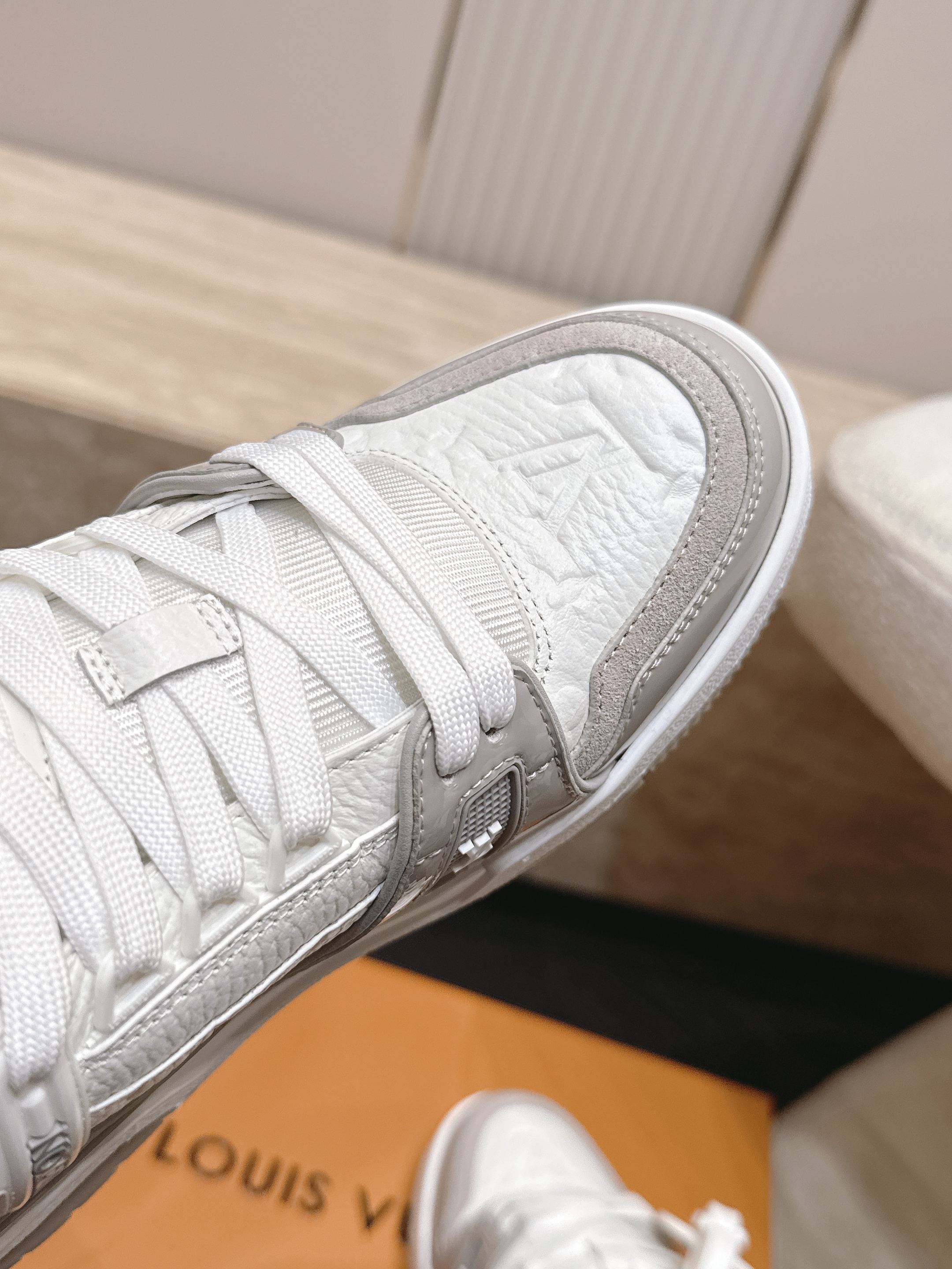 顶级版本: 情侣款 新色系! LV trainer~~全新升级版~~经典回归❗ 情侣款,滑板鞋,篮球鞋,运动鞋…… LV 顶级版本: 情侣款 新色系! LV trainer~~全新升级版~~经典回归❗ 情侣款,滑板鞋,篮球鞋,运动鞋…… LV