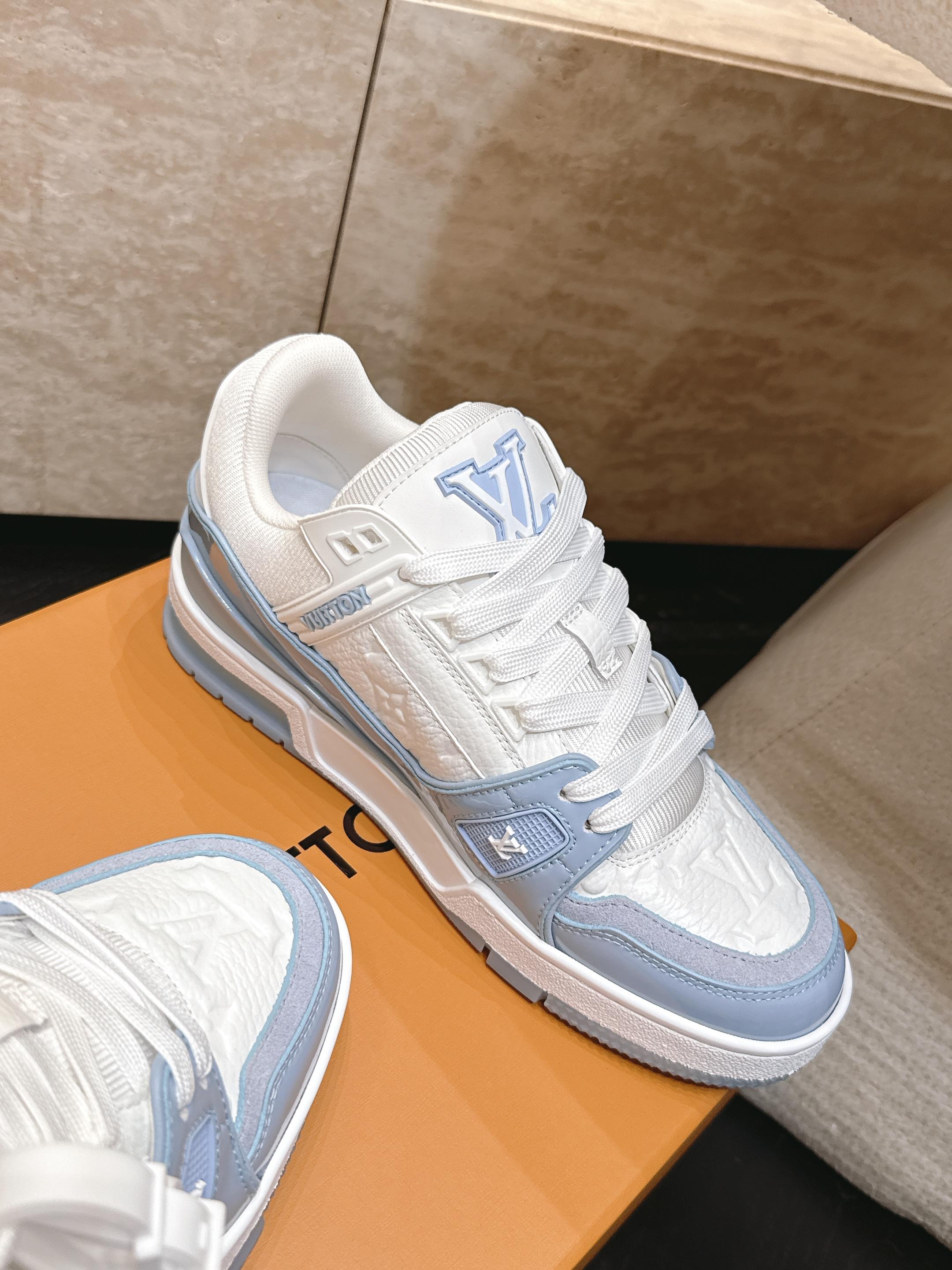 顶级版本： 情侣款 新色系！ LV trainer~~全新升级版~~经典回归❗ 情侣款，滑板鞋，篮球鞋，运动鞋…… LV