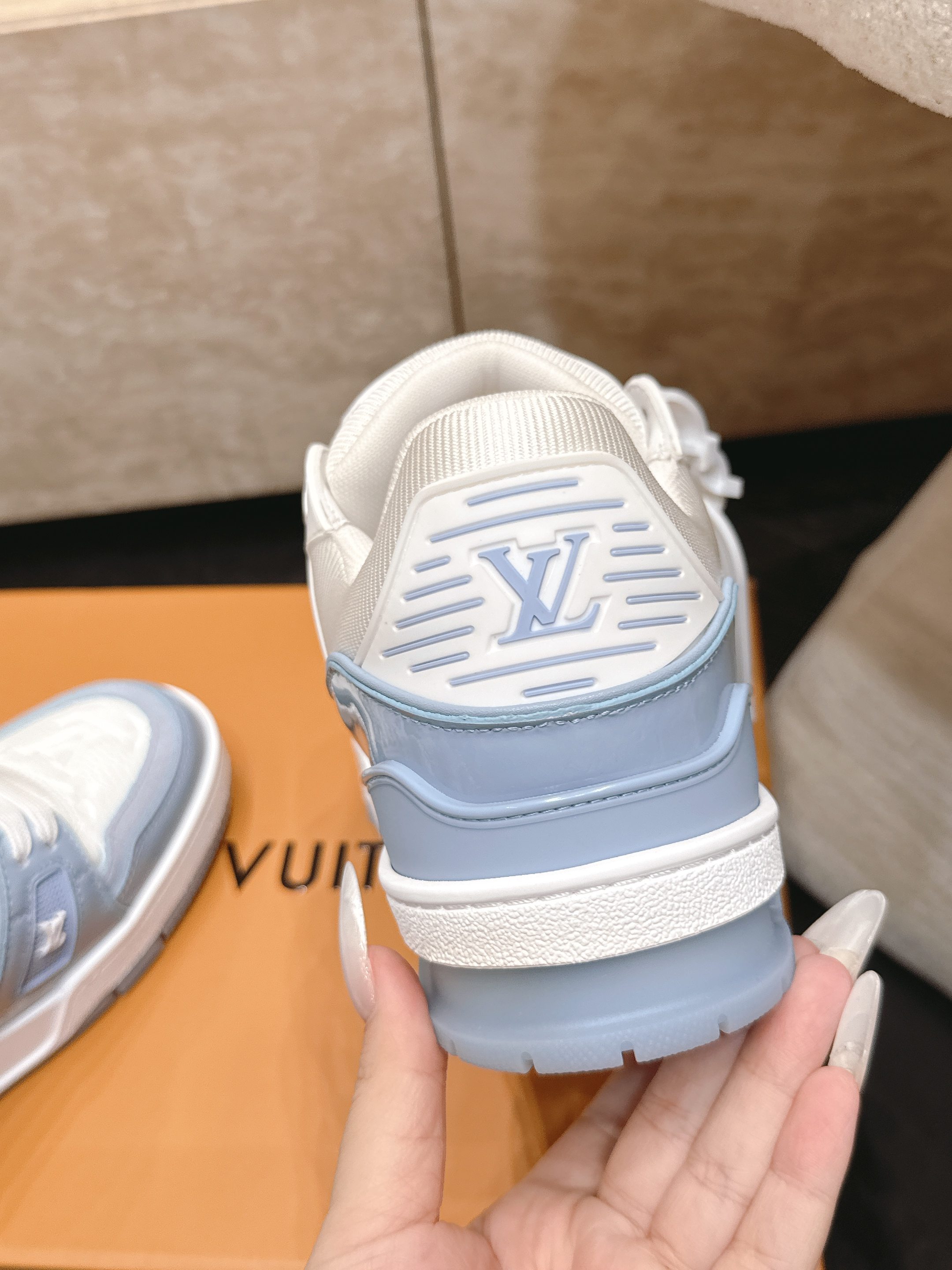 顶级版本： 情侣款 新色系！ LV trainer~~全新升级版~~经典回归❗ 情侣款，滑板鞋，篮球鞋，运动鞋…… LV