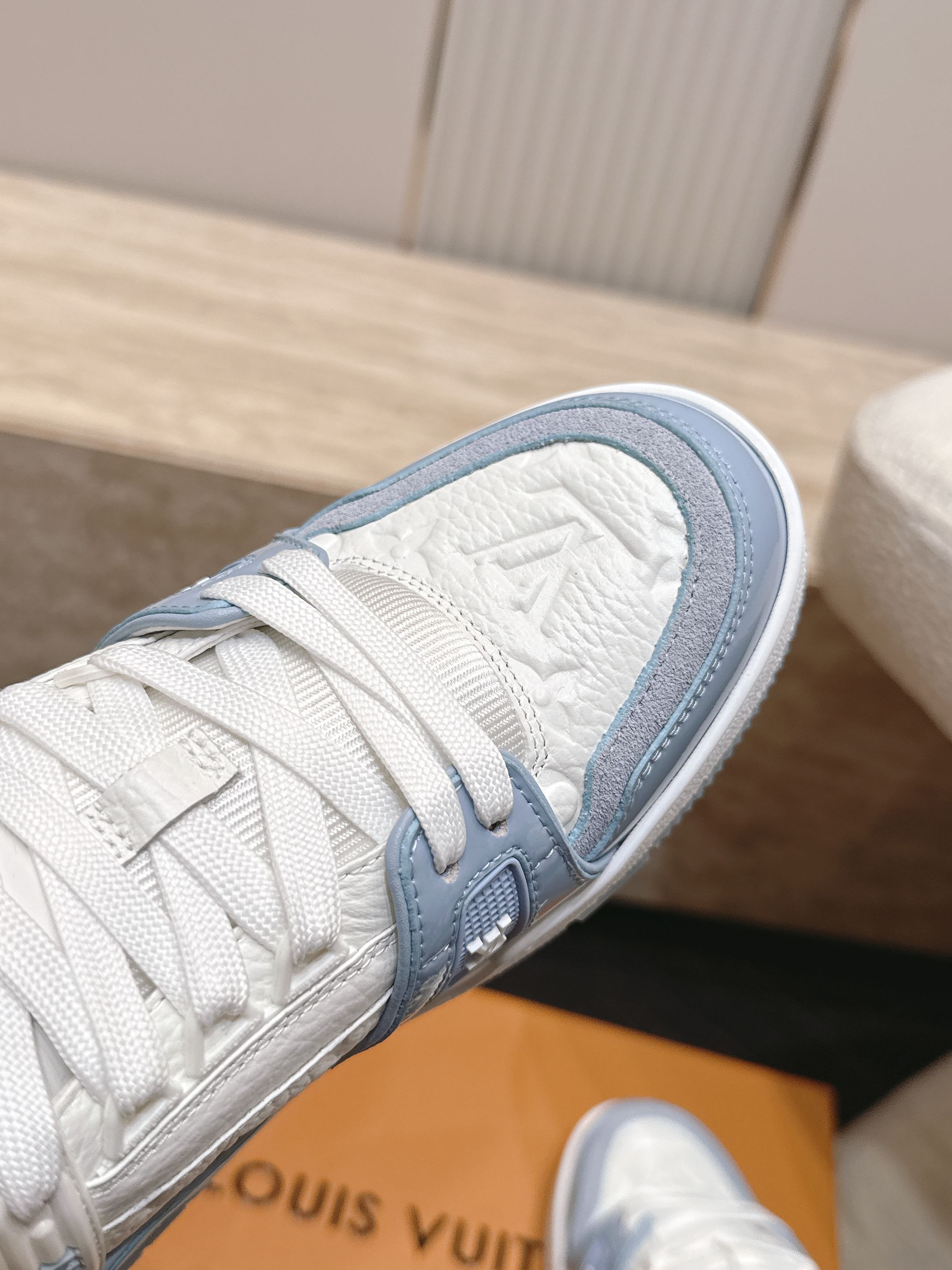顶级版本： 情侣款 新色系！ LV trainer~~全新升级版~~经典回归❗ 情侣款，滑板鞋，篮球鞋，运动鞋…… LV
