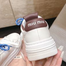 顶级版本 MiuMiu 缪缪26早秋新款休闲运动鞋 小白鞋 全新色调颜值担当火爆双鞋带小白鞋鞋 不得不入的一款~简约高 顶级版本 MiuMiu 缪缪26早秋新款休闲运动鞋 小白鞋 全新色调颜值担当火爆双鞋带小白鞋鞋 不得不入的一款~简约高