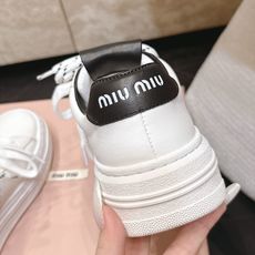 顶级版本 MiuMiu 缪缪26早秋新款休闲运动鞋 小白鞋 全新色调颜值担当火爆双鞋带小白鞋鞋 不得不入的一款~简约高 顶级版本 MiuMiu 缪缪26早秋新款休闲运动鞋 小白鞋 全新色调颜值担当火爆双鞋带小白鞋鞋 不得不入的一款~简约高