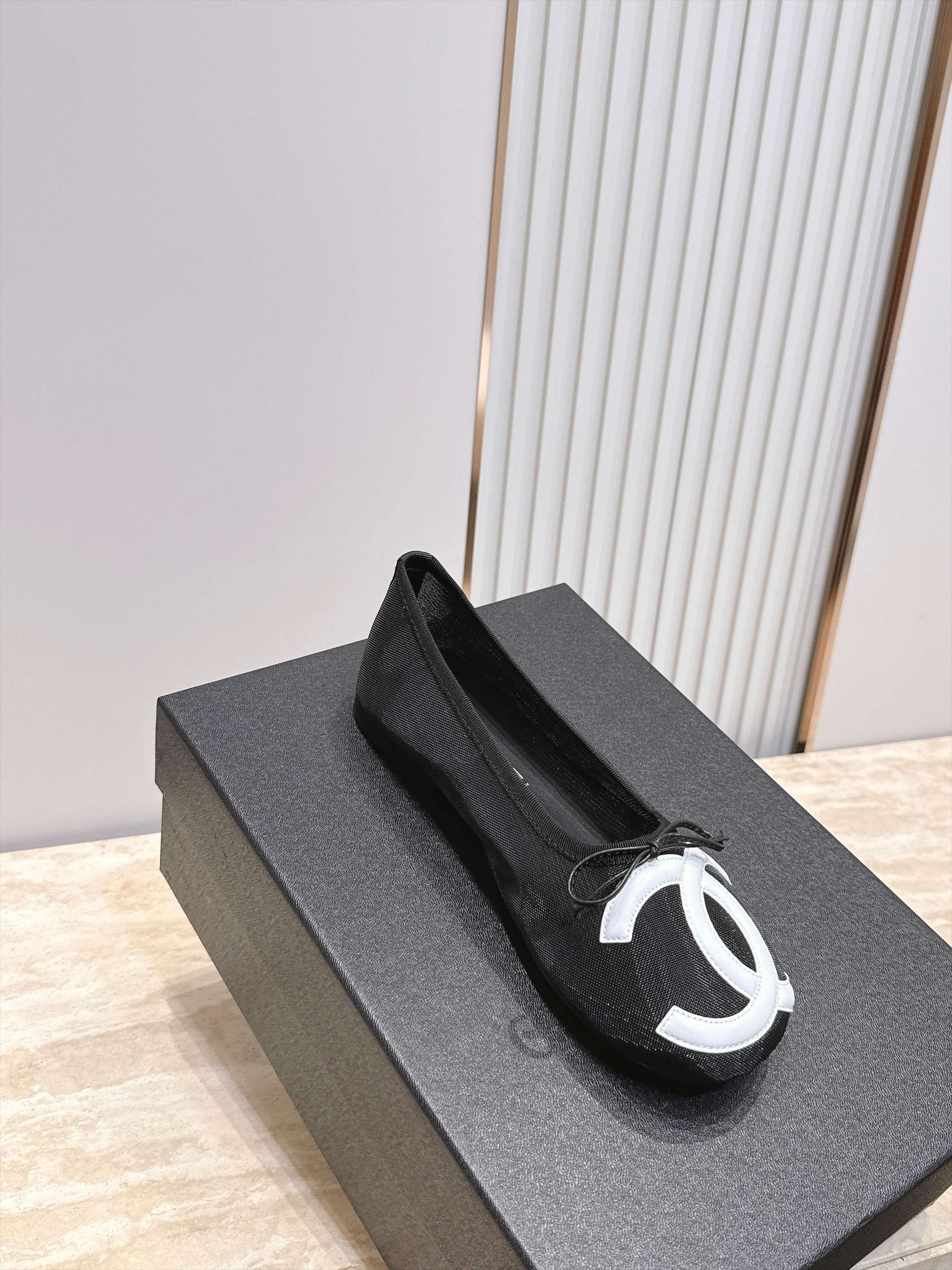 Chanel|香奈儿26康鹏鞋 网面款 专柜同步,最新经典升级网面设计,太好爱,更有一番味道,选用柔软网面 黑白色双 Chanel|香奈儿26康鹏鞋 网面款 专柜同步,最新经典升级网面设计,太好爱,更有一番味道,选用柔软网面 黑白色双