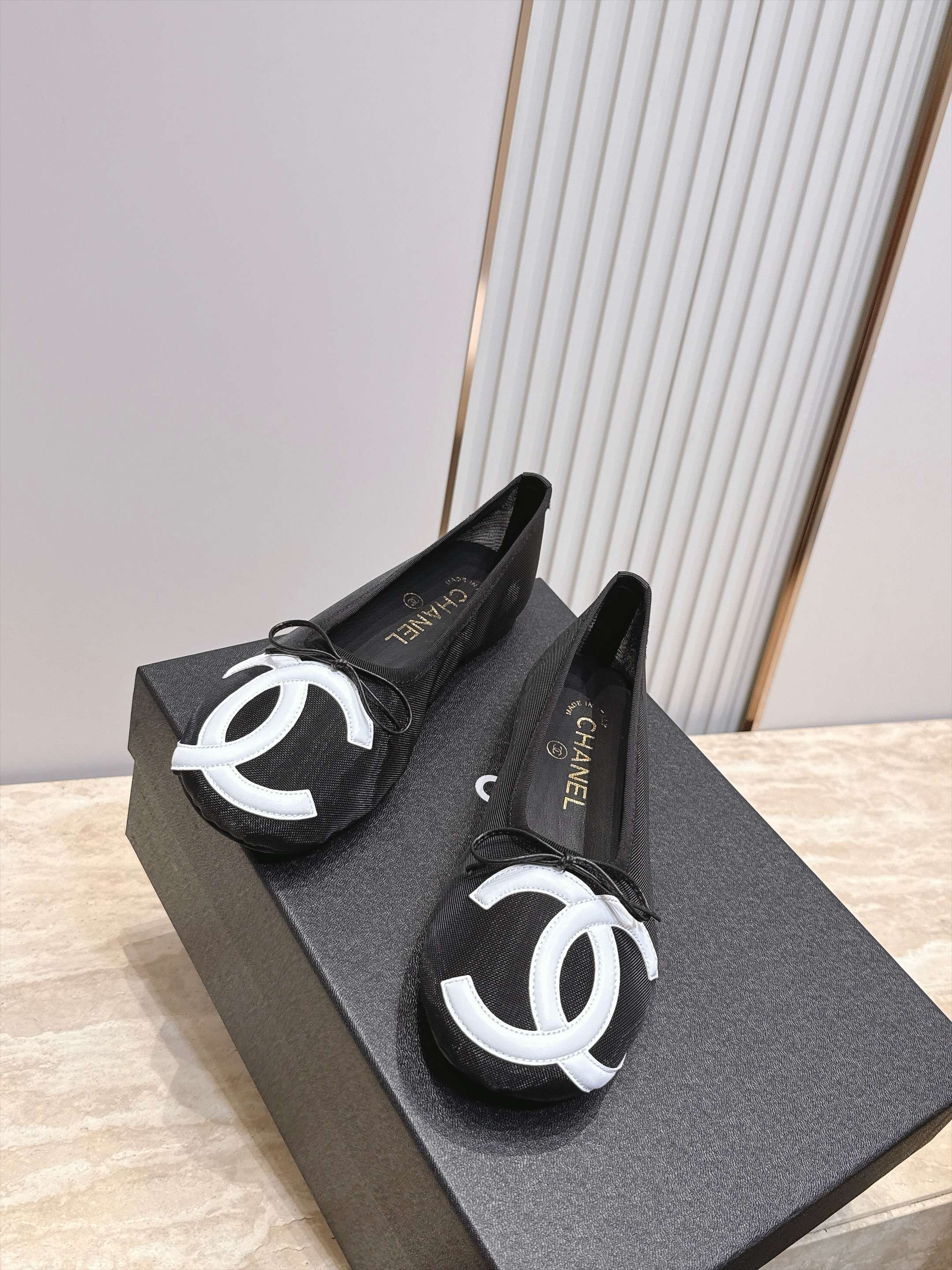 Chanel|香奈儿26康鹏鞋 网面款 专柜同步,最新经典升级网面设计,太好爱,更有一番味道,选用柔软网面 黑白色双 Chanel|香奈儿26康鹏鞋 网面款 专柜同步,最新经典升级网面设计,太好爱,更有一番味道,选用柔软网面 黑白色双