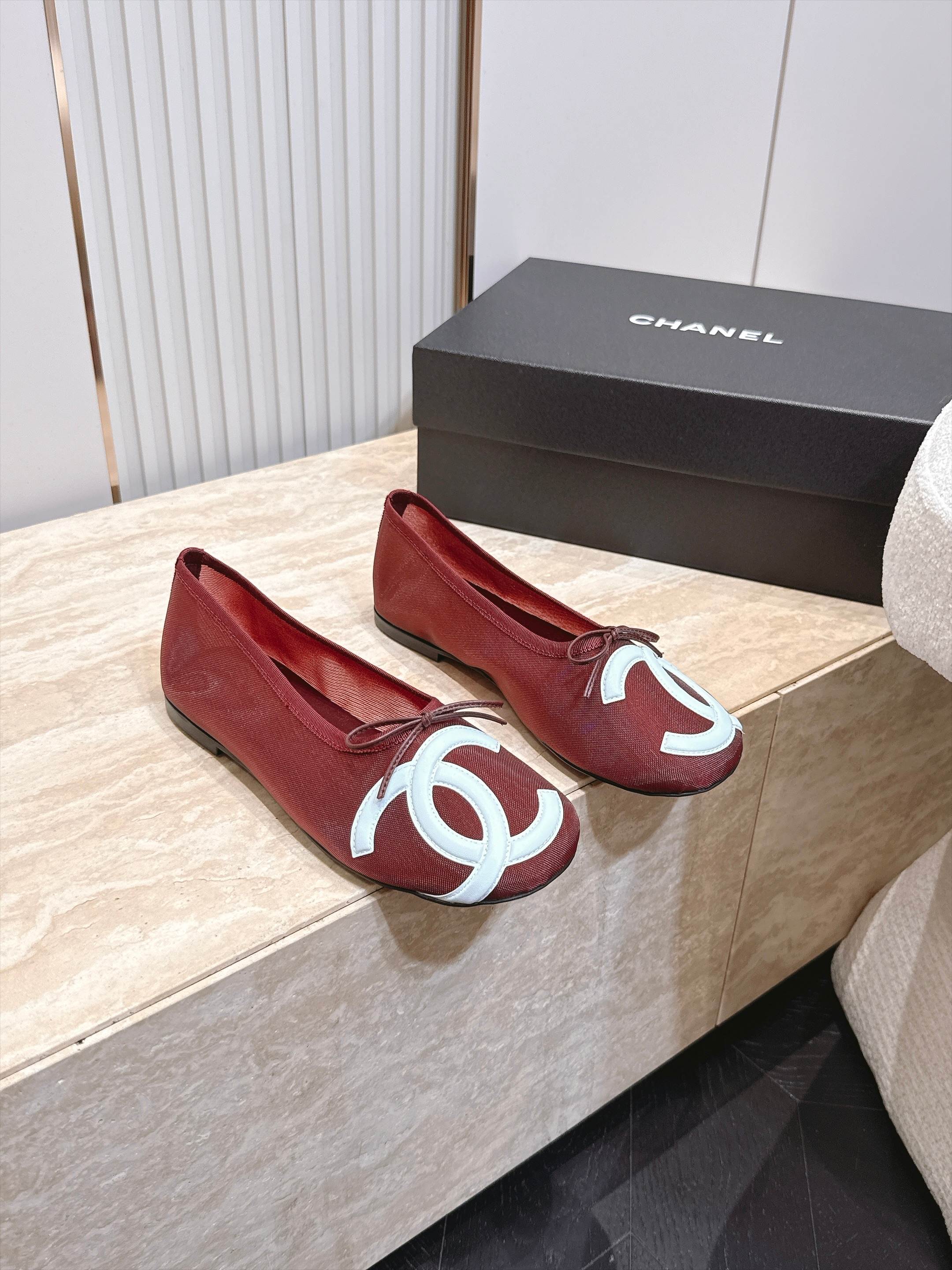 Chanel｜香奈儿26康鹏鞋​​ 网面款 专柜同步，最新经典升级网面设计，太好爱，更有一番味道，选用柔软网面 黑白色双