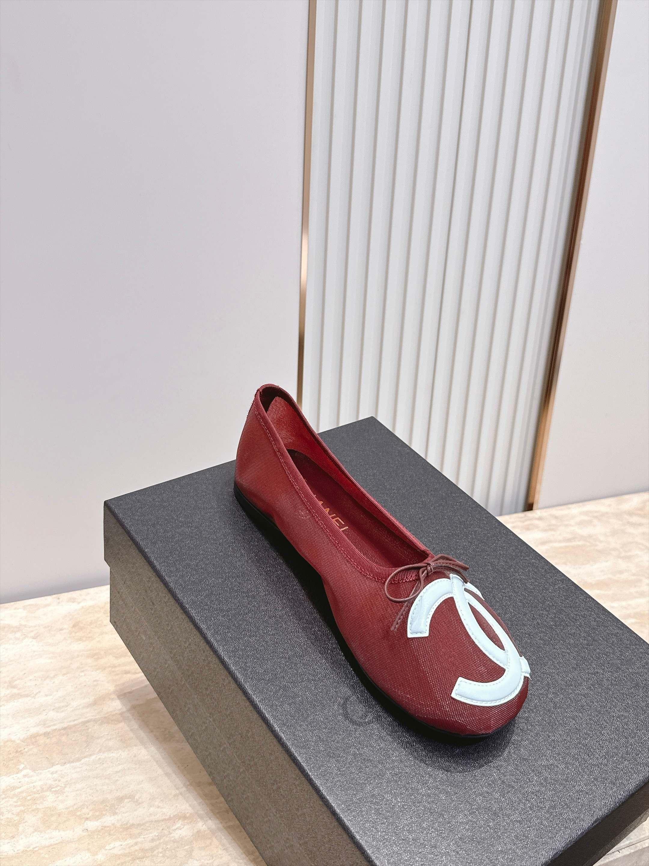 Chanel|香奈儿26康鹏鞋 网面款 专柜同步,最新经典升级网面设计,太好爱,更有一番味道,选用柔软网面 黑白色双 Chanel|香奈儿26康鹏鞋 网面款 专柜同步,最新经典升级网面设计,太好爱,更有一番味道,选用柔软网面 黑白色双
