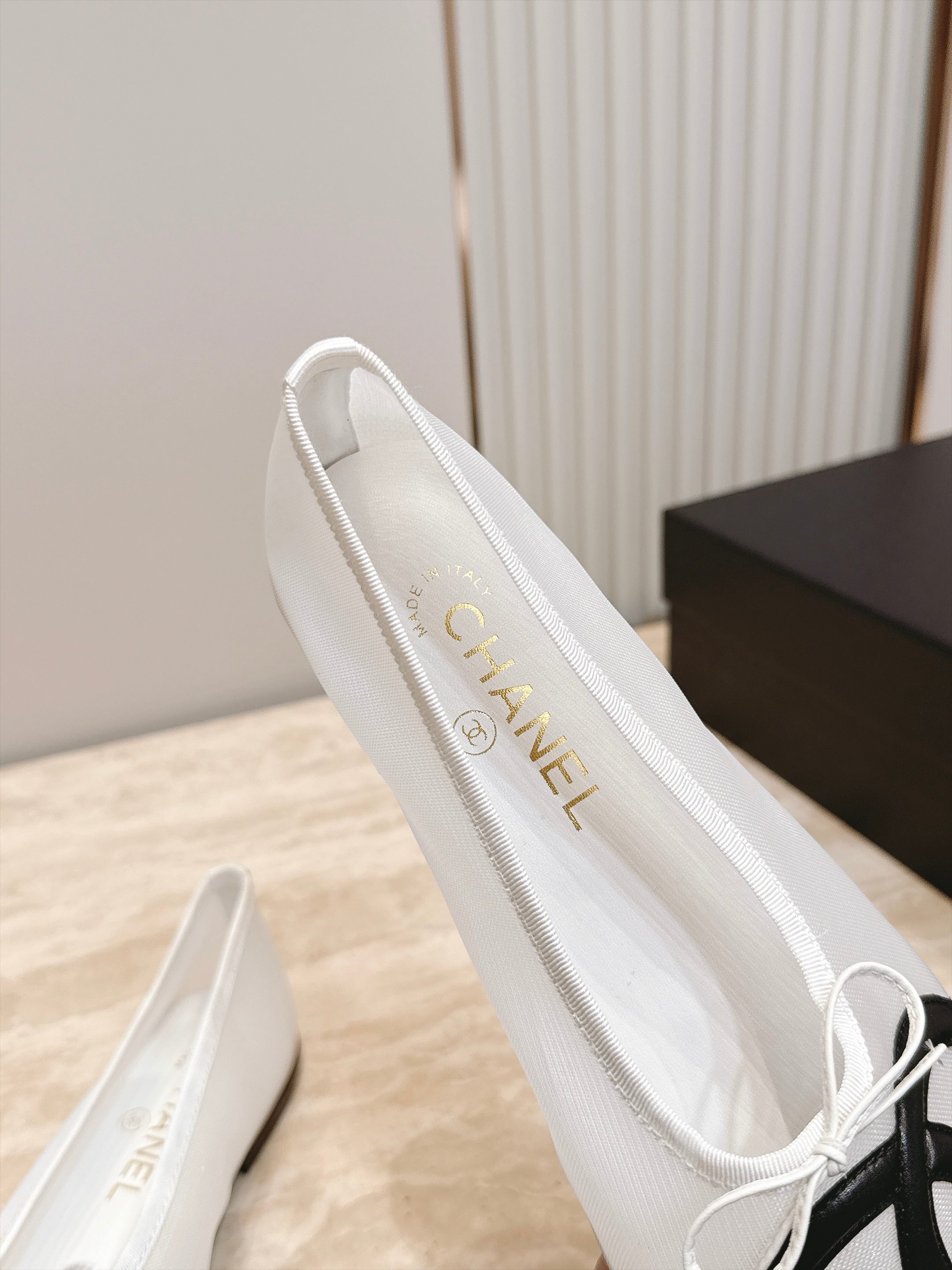 Chanel｜香奈儿26康鹏鞋​​ 网面款 专柜同步，最新经典升级网面设计，太好爱，更有一番味道，选用柔软网面 黑白色双