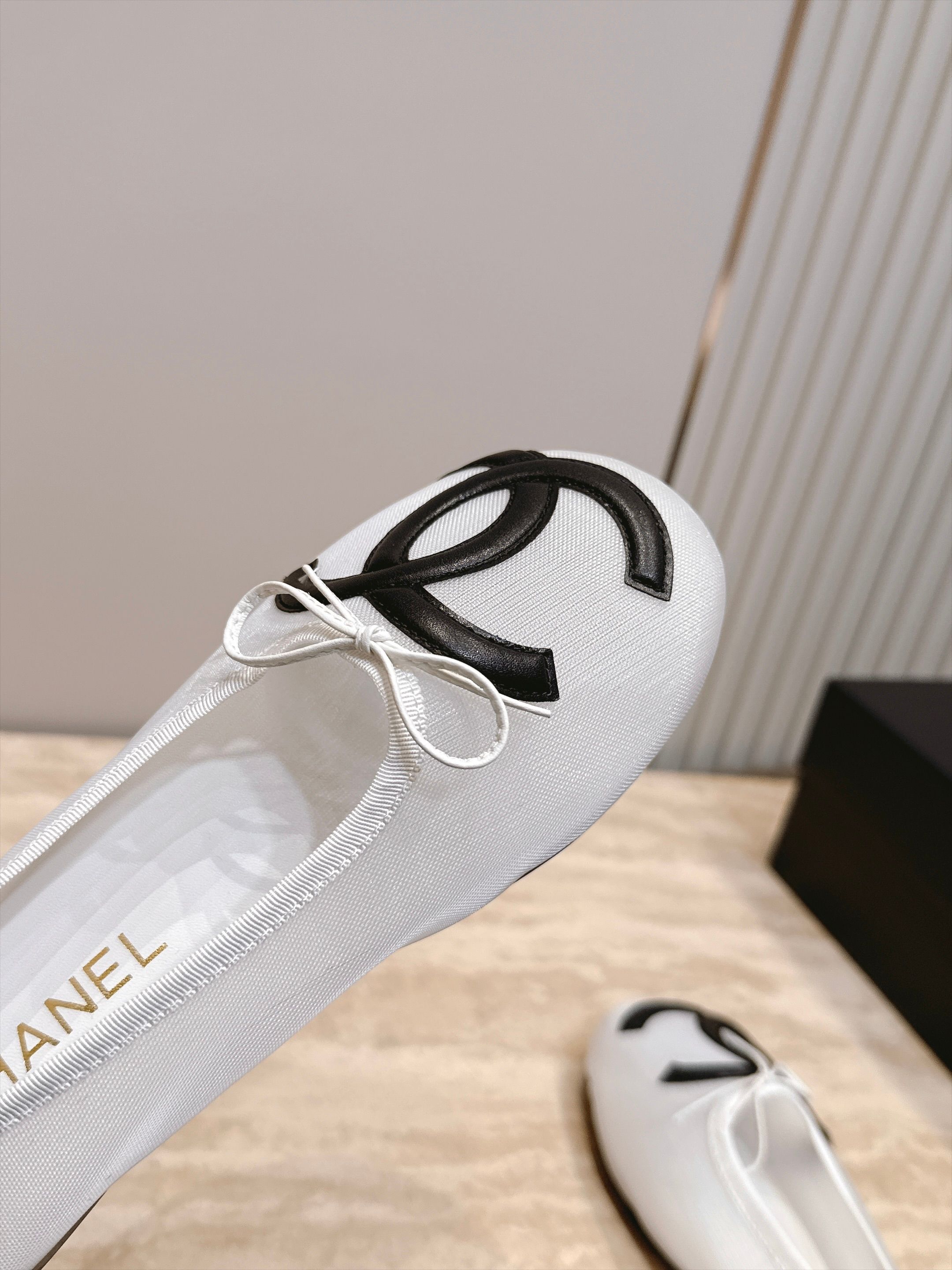 Chanel｜香奈儿26康鹏鞋​​ 网面款 专柜同步，最新经典升级网面设计，太好爱，更有一番味道，选用柔软网面 黑白色双