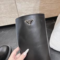 高筒 Prada/普拉达F041 2026ss秋冬最新款厚底马丁靴中筒靴长靴,非常耐看的一款 走秀款中筒靴 原版复 高筒 Prada/普拉达F041 2026ss秋冬最新款厚底马丁靴中筒靴长靴,非常耐看的一款 走秀款中筒靴 原版复