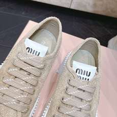 Miumiu 2026新款 厚底饼干鞋 满帮单鞋 最新走秀款,经典升级 舒适度与时髦度并存 每个颜色搭配都好看,设计搭配 Miumiu 2026新款 厚底饼干鞋 满帮单鞋 最新走秀款,经典升级 舒适度与时髦度并存 每个颜色搭配都好看,设计搭配