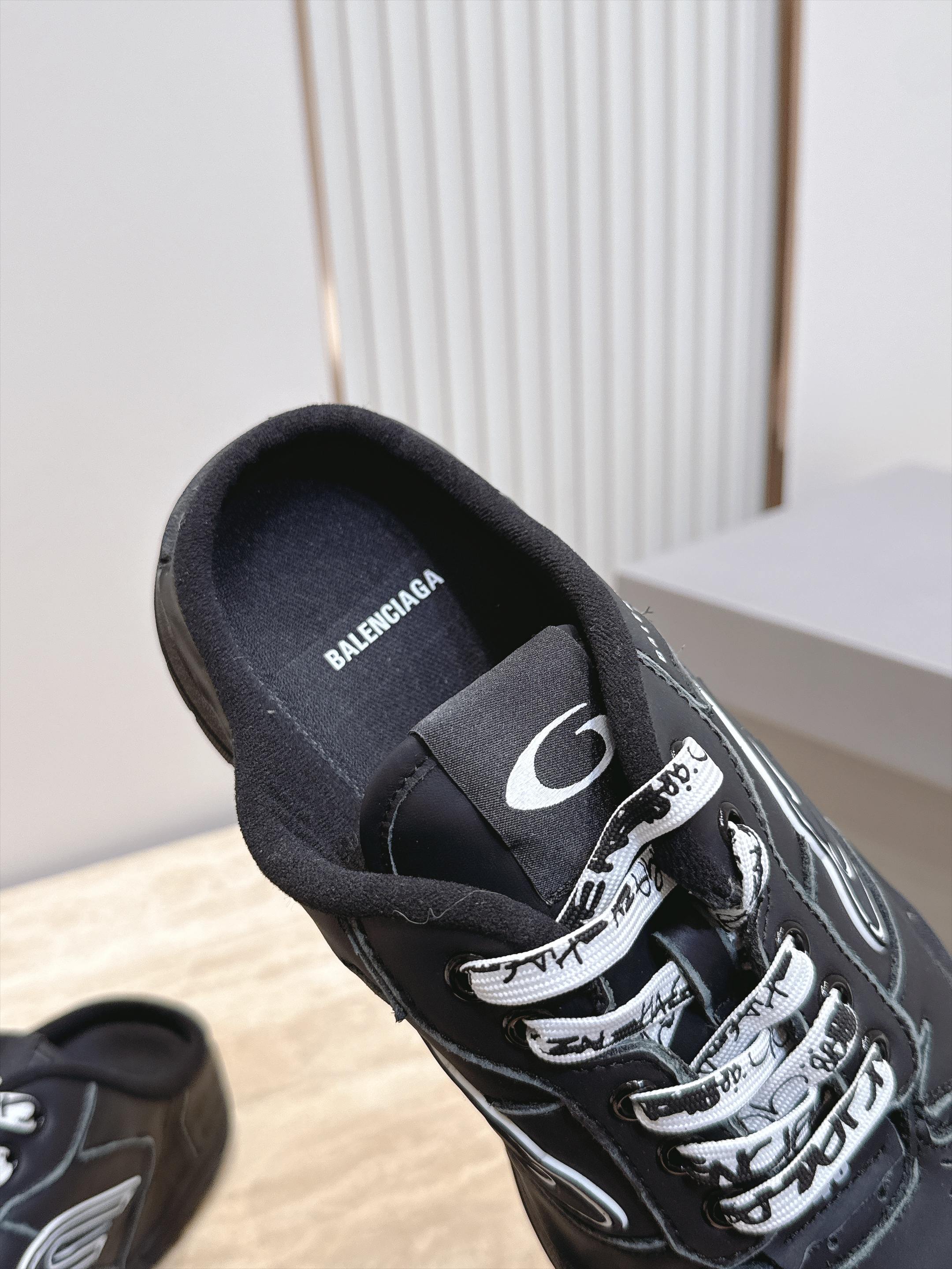 半拖款 顶版 BALENCIAGA 巴黎世家26 最新款 Monday Ultra 复古系带 情侣款 休闲鞋 半拖款 半拖款 顶版 BALENCIAGA 巴黎世家26 最新款 Monday Ultra 复古系带 情侣款 休闲鞋 半拖款
