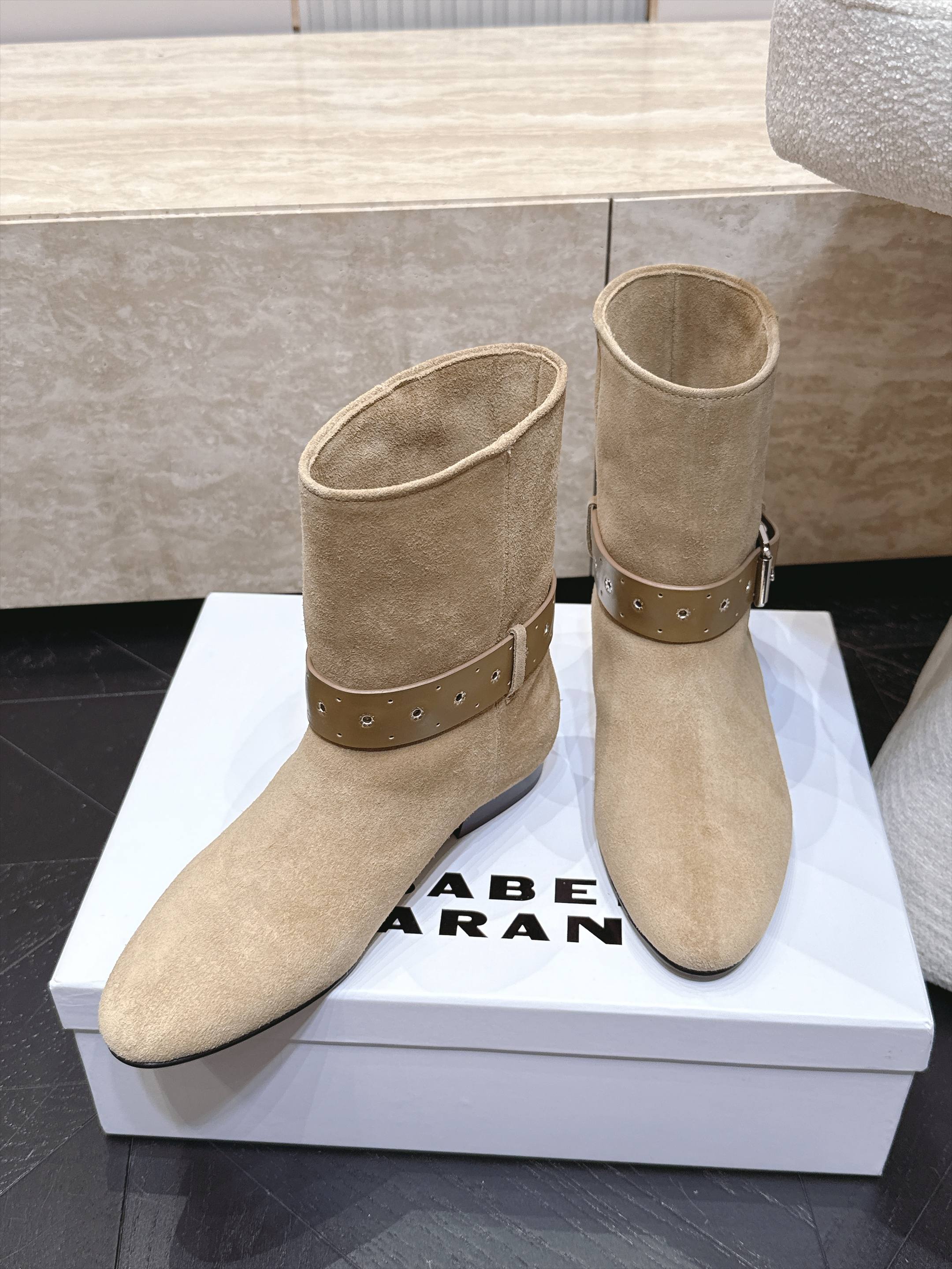 isabel marant/伊莎贝尔26vs早秋最新休闲靴子系列… 【复古一脚蹬短靴】 玛兰混合过去与将来"交织出非洲, isabel marant/伊莎贝尔26vs早秋最新休闲靴子系列… 【复古一脚蹬短靴】 玛兰混合过去与将来"交织出非洲,