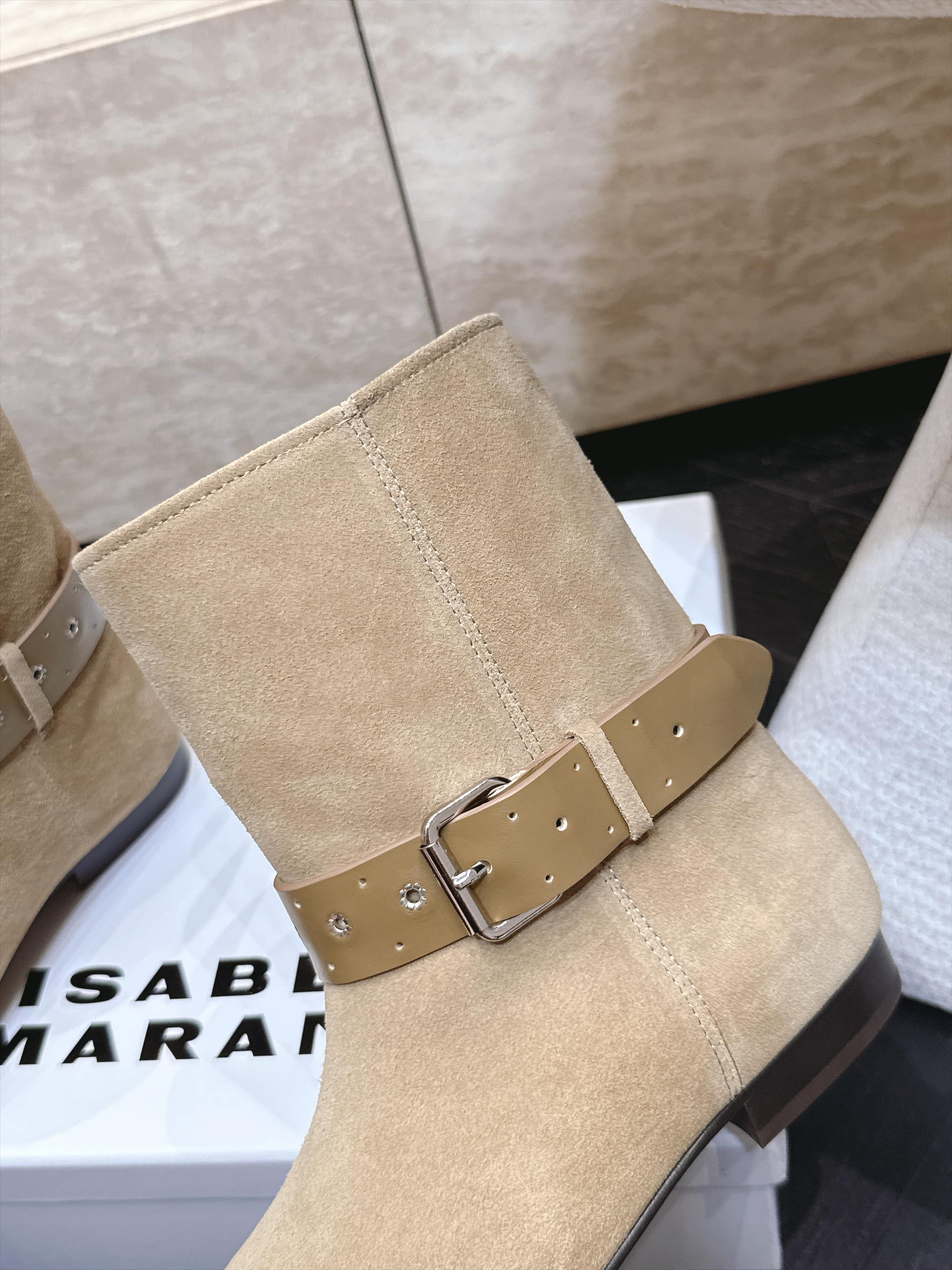 isabel marant/伊莎贝尔26vs早秋最新休闲靴子系列… 【复古一脚蹬短靴】 玛兰混合过去与将来"交织出非洲, isabel marant/伊莎贝尔26vs早秋最新休闲靴子系列… 【复古一脚蹬短靴】 玛兰混合过去与将来"交织出非洲,