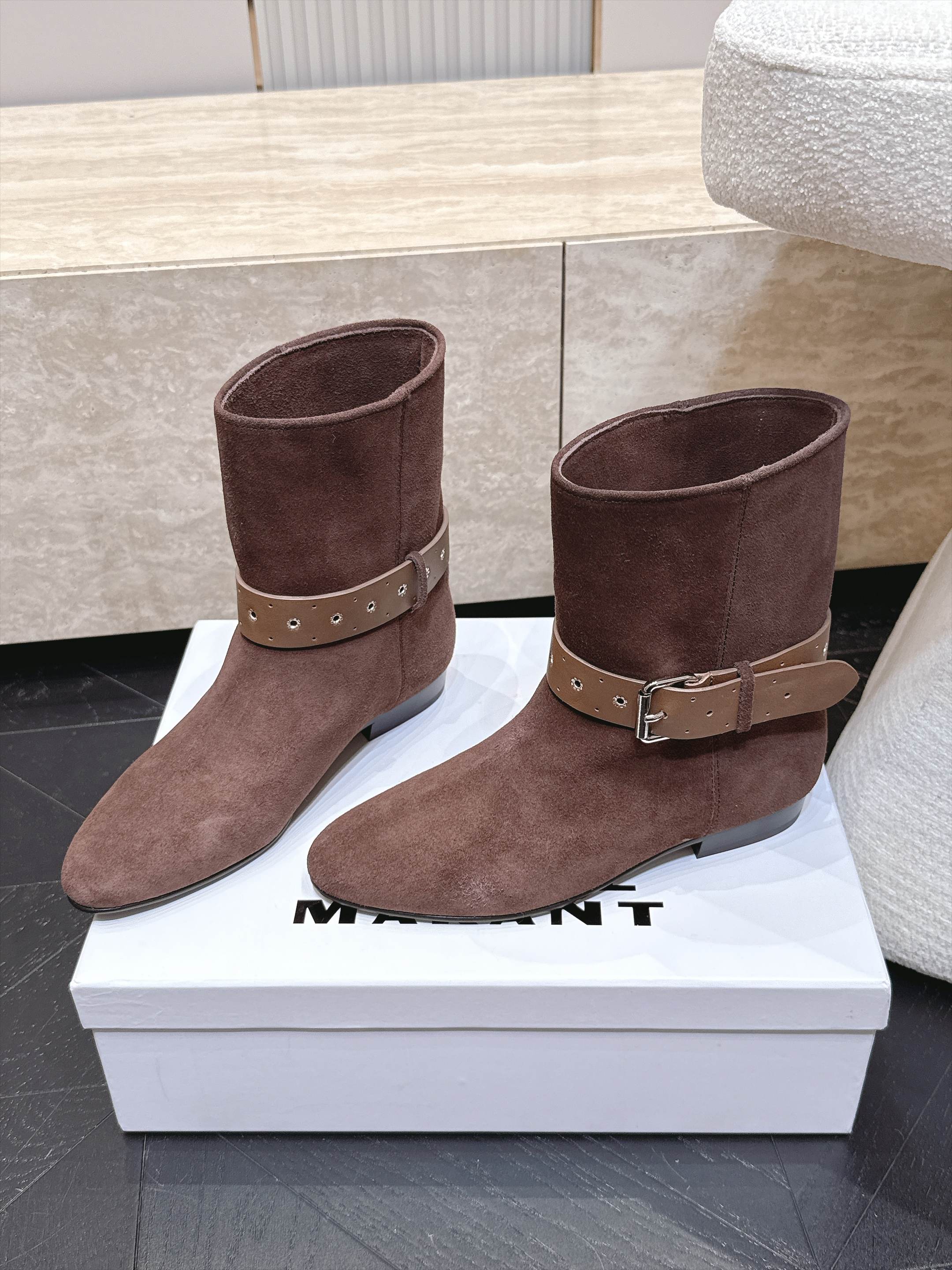 isabel marant/伊莎贝尔26vs早秋最新休闲靴子系列… 【复古一脚蹬短靴】 玛兰混合过去与将来"交织出非洲, isabel marant/伊莎贝尔26vs早秋最新休闲靴子系列… 【复古一脚蹬短靴】 玛兰混合过去与将来"交织出非洲,