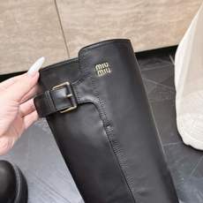 顶级版本 miumiu26秋冬新款靴系列 高筒靴马丁靴 骑士靴 秋冬季时尚 版型超正 复古感 超级帅气 靴型超 顶级版本 miumiu26秋冬新款靴系列 高筒靴马丁靴 骑士靴 秋冬季时尚 版型超正 复古感 超级帅气 靴型超