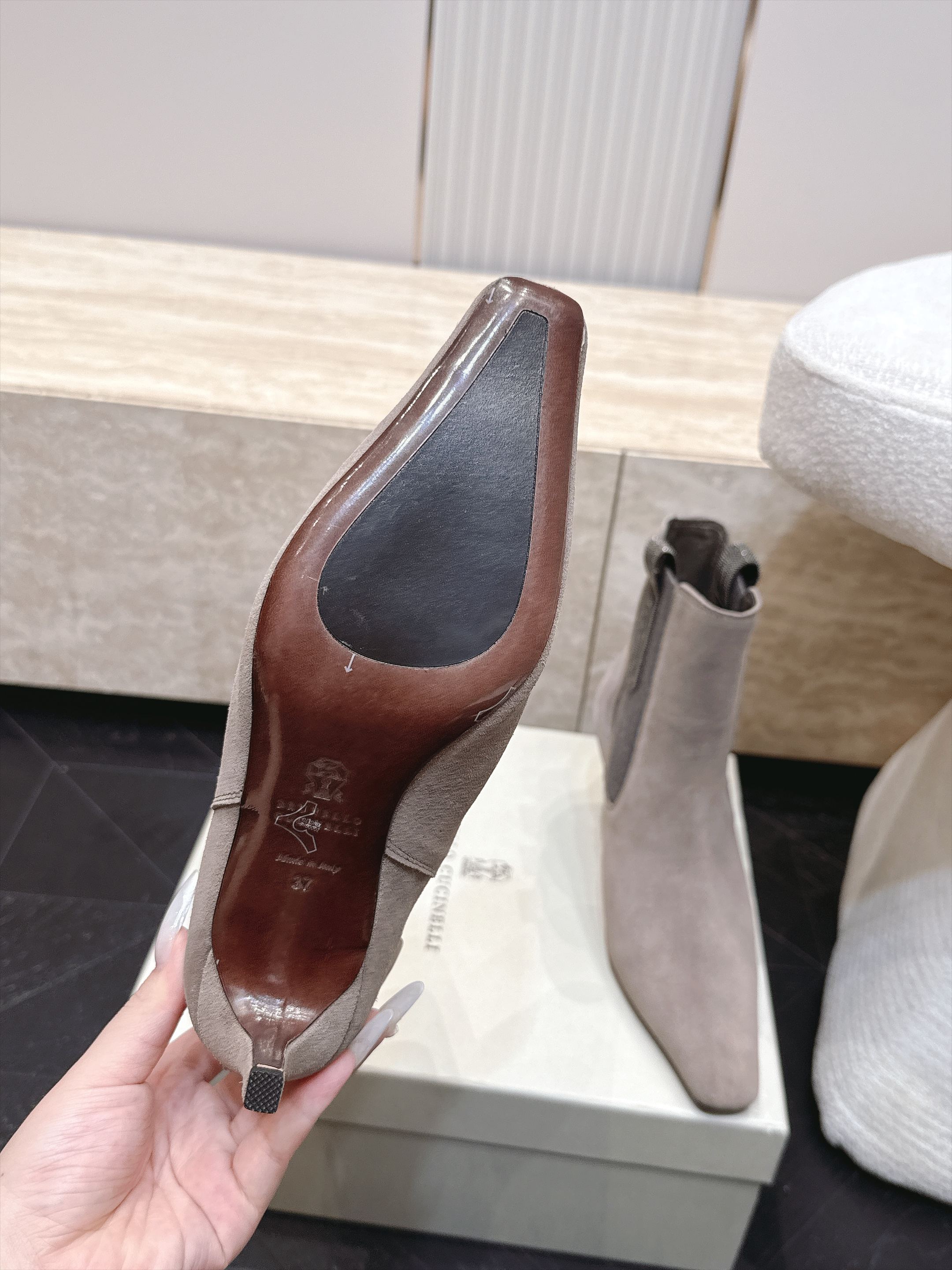 顶级版本   Brunello Cucinelli新款BC秋冬靴子系列 高跟短靴 BC是意大利知名品牌，极简主义风格，优