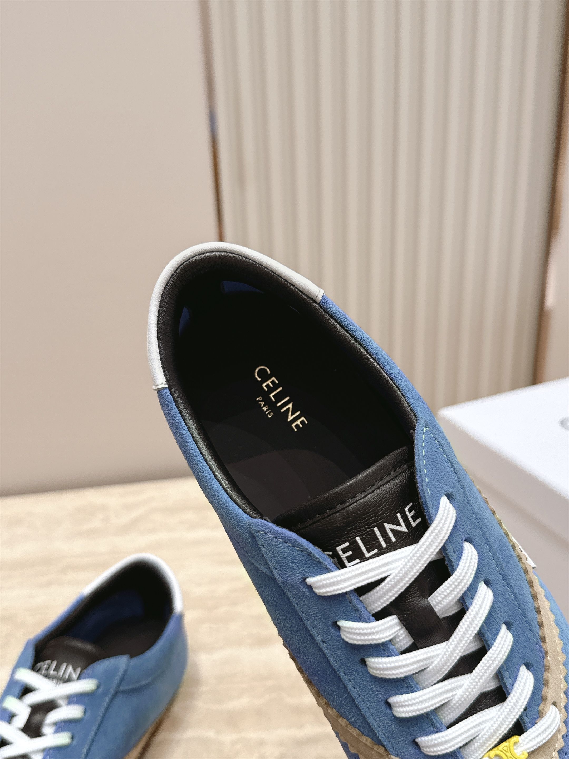 Celine 赛琳  26最新 德训鞋阿甘鞋休闲 运动鞋 这是充满街头感的一双鞋子，延续经典设计非常赞 这款鞋有它自己独