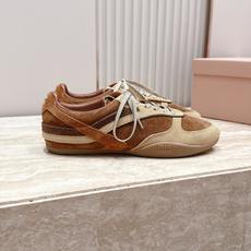 Miu Miu 26新款走秀系列 MiuMiu 德训鞋 休闲运动鞋 休闲鞋秀场工艺来自Miu Miu系列的细节特写 新季 Miu Miu 26新款走秀系列 MiuMiu 德训鞋 休闲运动鞋 休闲鞋秀场工艺来自Miu Miu系列的细节特写 新季