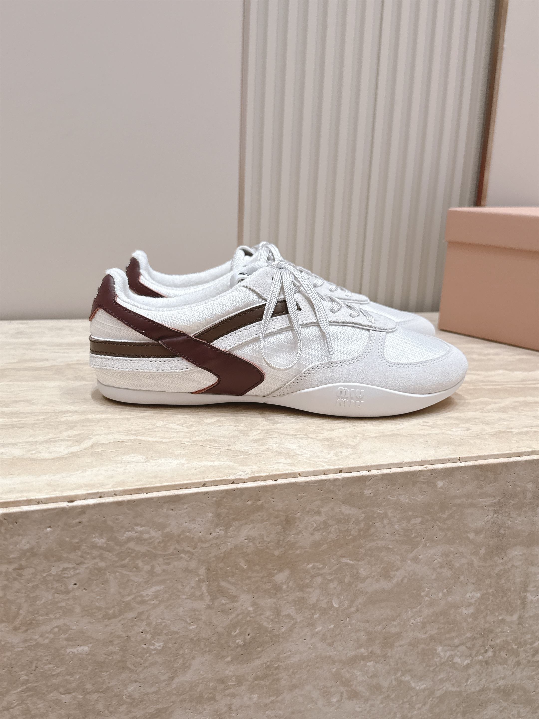 Miu Miu 26新款走秀系列 MiuMiu 德训鞋 休闲运动鞋 休闲鞋秀场工艺来自Miu Miu系列的细节特写 新季