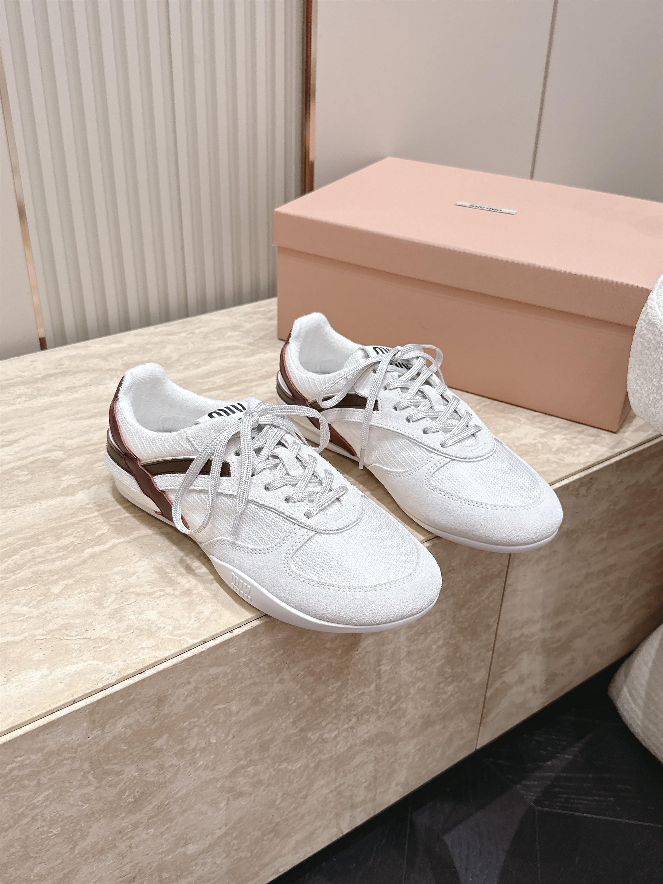 Miu Miu 26新款走秀系列 MiuMiu 德训鞋 休闲运动鞋 休闲鞋秀场工艺来自Miu Miu系列的细节特写 新季