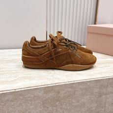 Miu Miu 26新款走秀系列 MiuMiu 德训鞋 休闲运动鞋 休闲鞋秀场工艺来自Miu Miu系列的细节特写 新季 Miu Miu 26新款走秀系列 MiuMiu 德训鞋 休闲运动鞋 休闲鞋秀场工艺来自Miu Miu系列的细节特写 新季