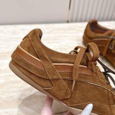 Miu Miu 26新款走秀系列 MiuMiu 德训鞋 休闲运动鞋 休闲鞋秀场工艺来自Miu Miu系列的细节特写 新季 Miu Miu 26新款走秀系列 MiuMiu 德训鞋 休闲运动鞋 休闲鞋秀场工艺来自Miu Miu系列的细节特写 新季