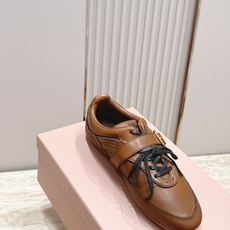 Miu Miu 26新款走秀系列 MiuMiu 德训鞋 休闲运动鞋 休闲鞋秀场工艺来自Miu Miu系列的细节特写 新季 Miu Miu 26新款走秀系列 MiuMiu 德训鞋 休闲运动鞋 休闲鞋秀场工艺来自Miu Miu系列的细节特写 新季