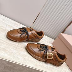 Miu Miu 26新款走秀系列 MiuMiu 德训鞋 休闲运动鞋 休闲鞋秀场工艺来自Miu Miu系列的细节特写 新季 Miu Miu 26新款走秀系列 MiuMiu 德训鞋 休闲运动鞋 休闲鞋秀场工艺来自Miu Miu系列的细节特写 新季