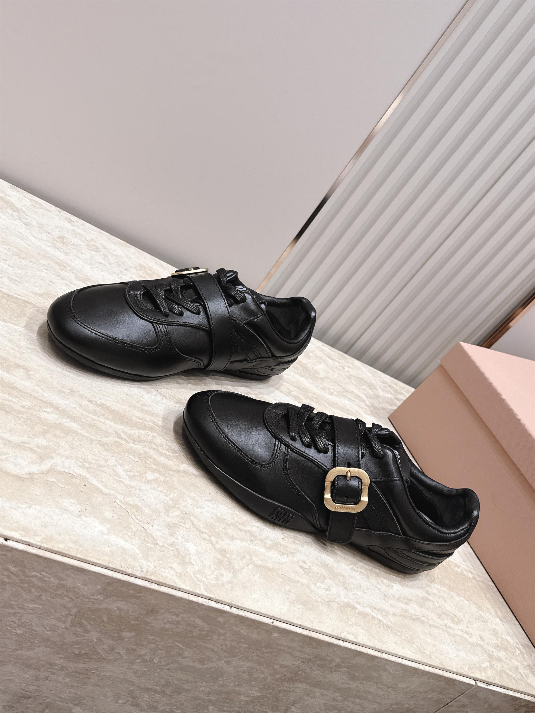 Miu Miu 26新款走秀系列 MiuMiu 德训鞋 休闲运动鞋 休闲鞋秀场工艺来自Miu Miu系列的细节特写 新季