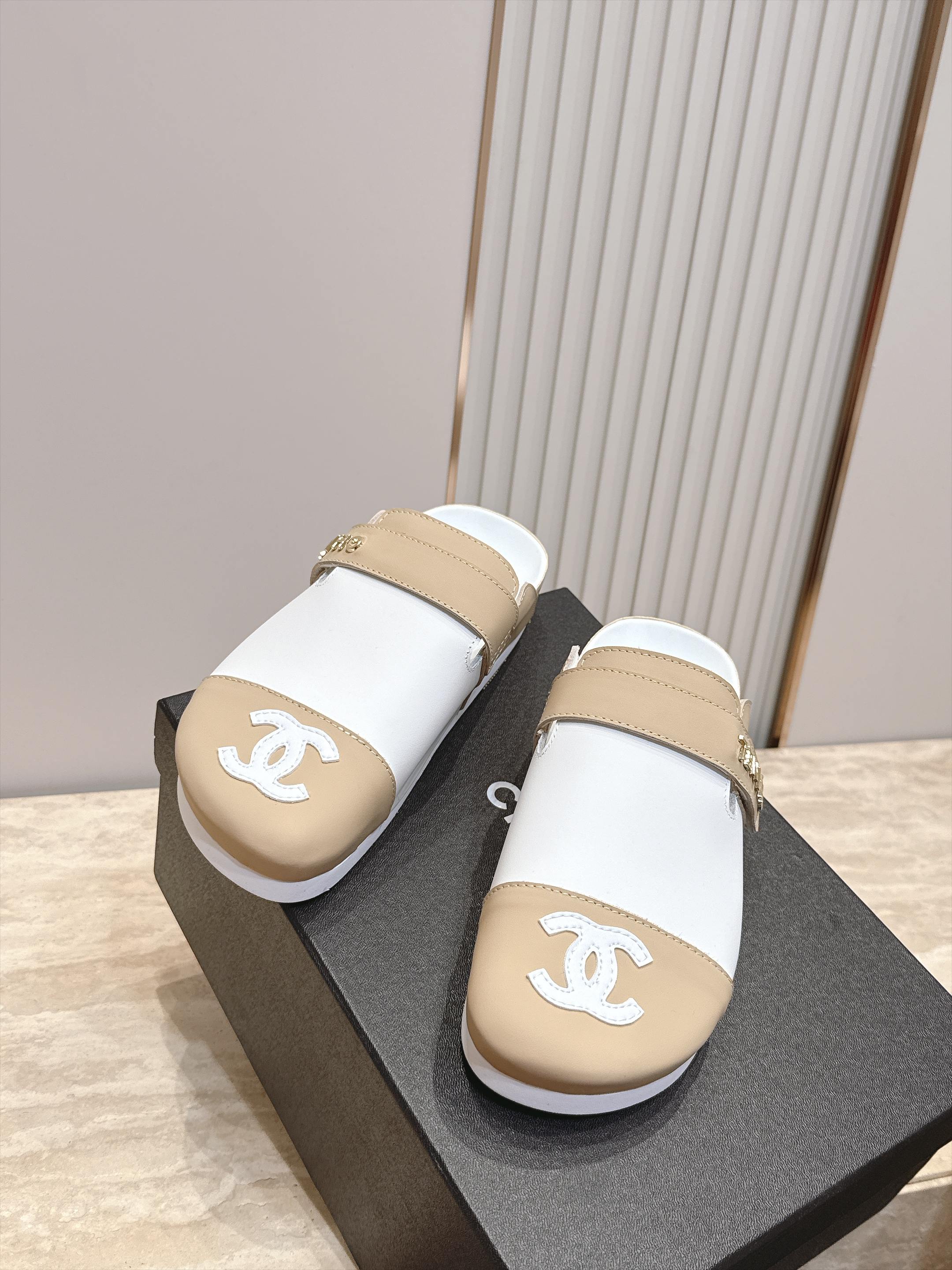 香奈儿 Chanel2026vs早秋圆头厚底半拖休闲鞋   仙女款，最新的拼色绝了，无法抗拒，最新饼干鞋目前超级流行的彩